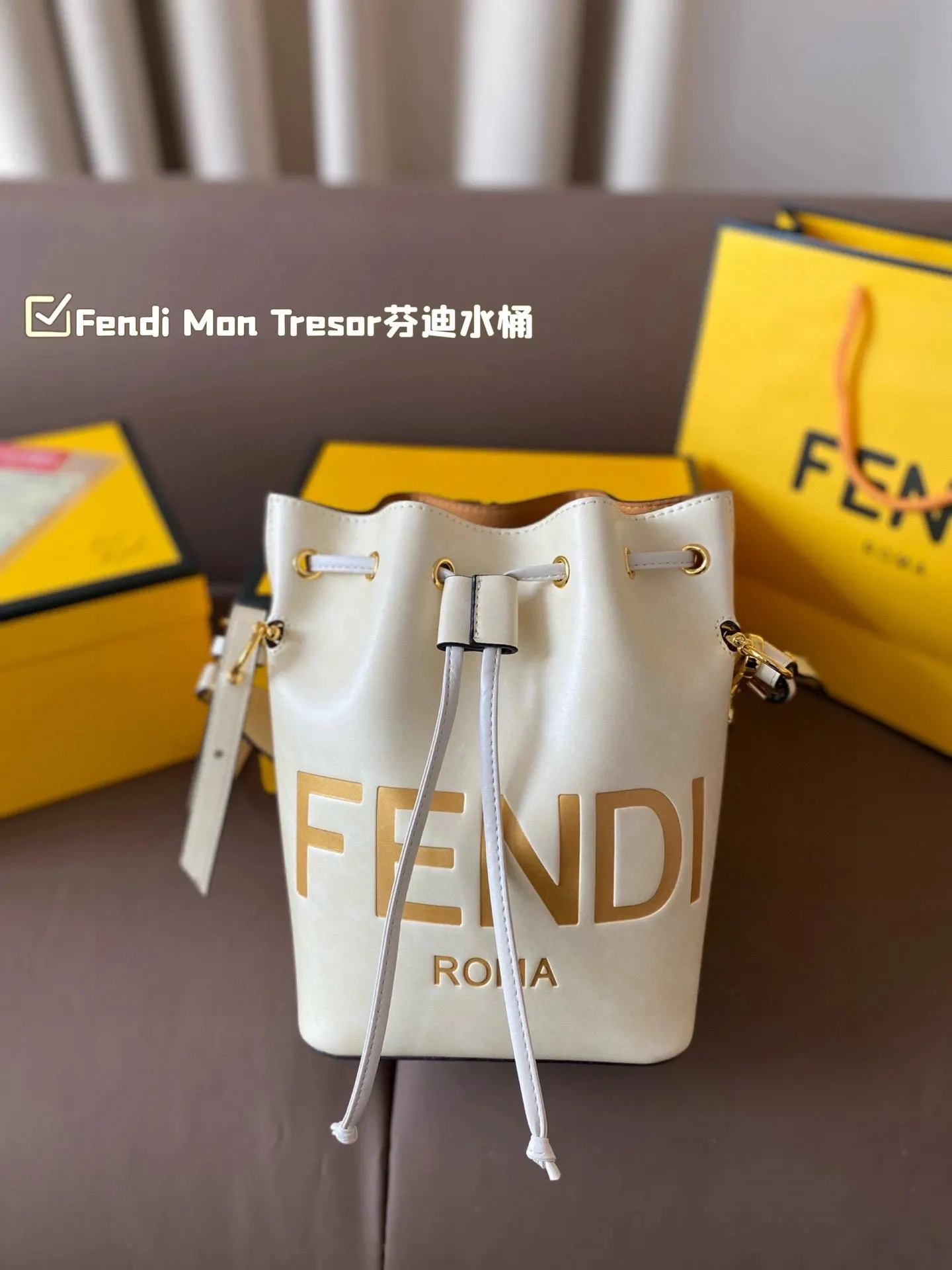 Fendi 小水桶大容量真的太能装啦 小水桶 妥妥復古街头 水桶包 休閒水桶款