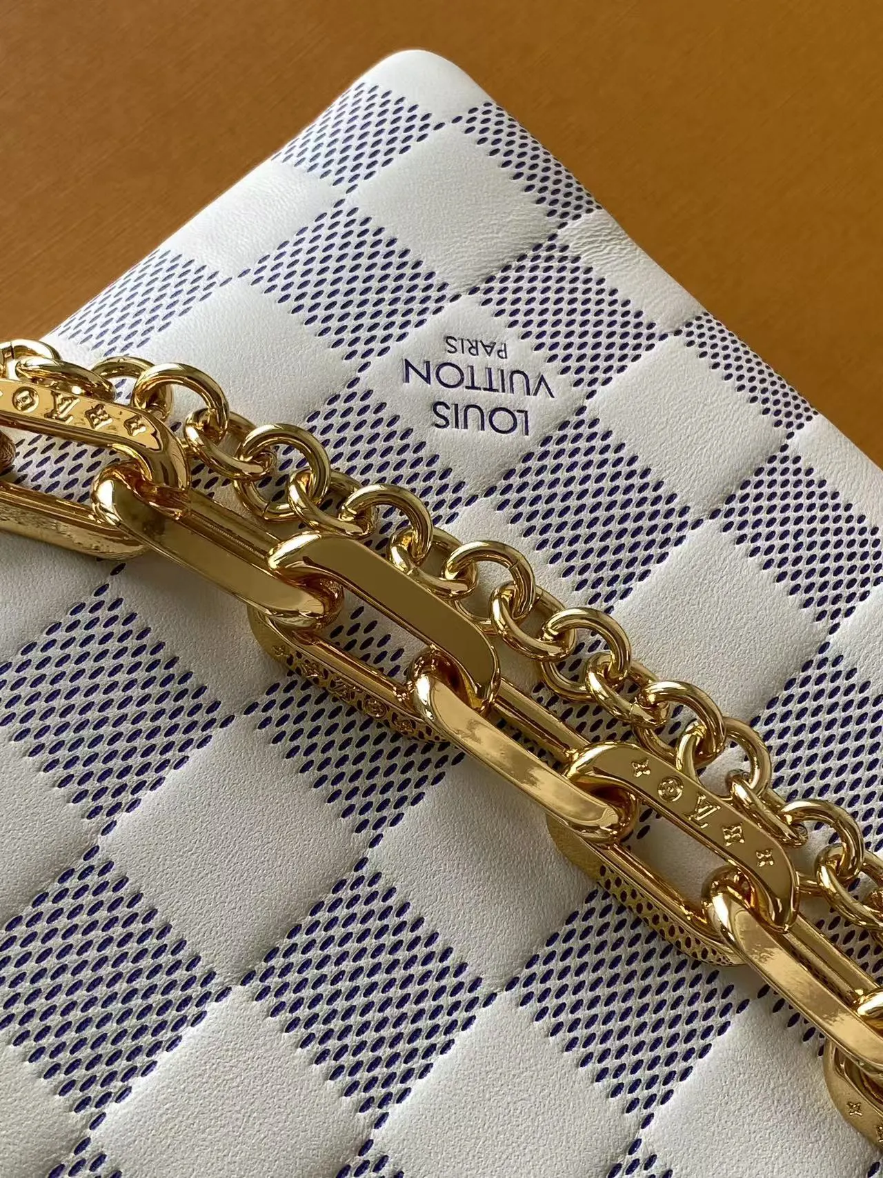 LV Coussin 黑白配色 鏈條包 單肩斜挎款(數字6) LV Coussin 黑白配色 鏈條包 單肩斜挎款(數字6)