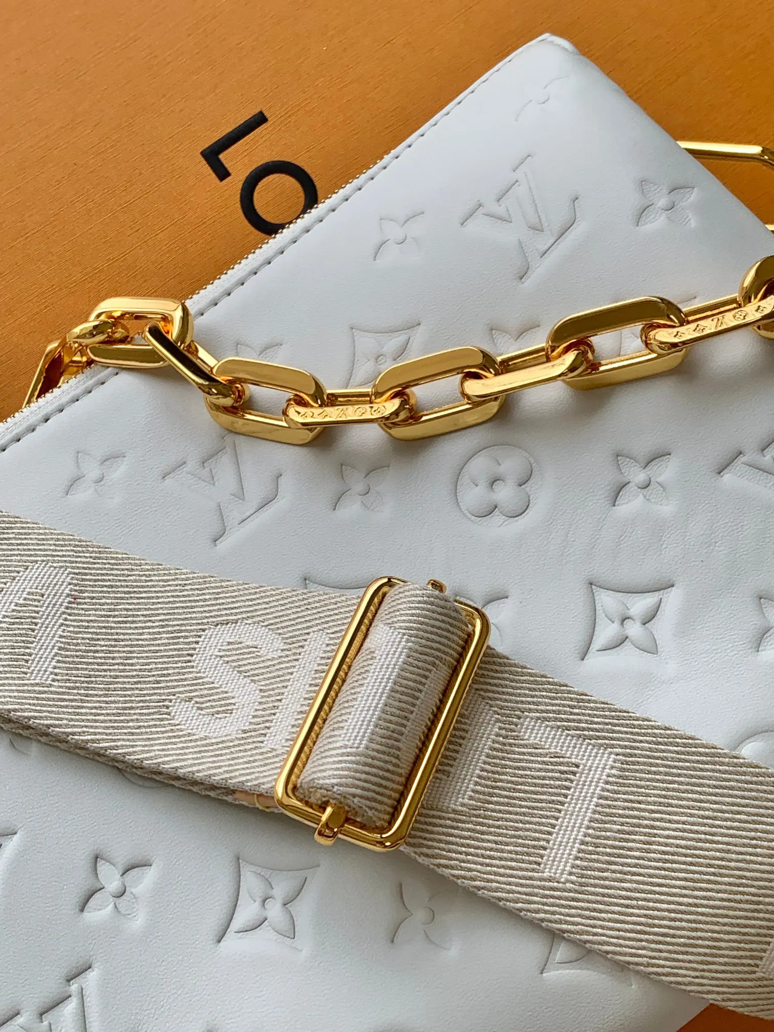 LV white, chain bag, shoulder crossbody model Image 6 LV white, chain bag, shoulder crossbody model Image 6
