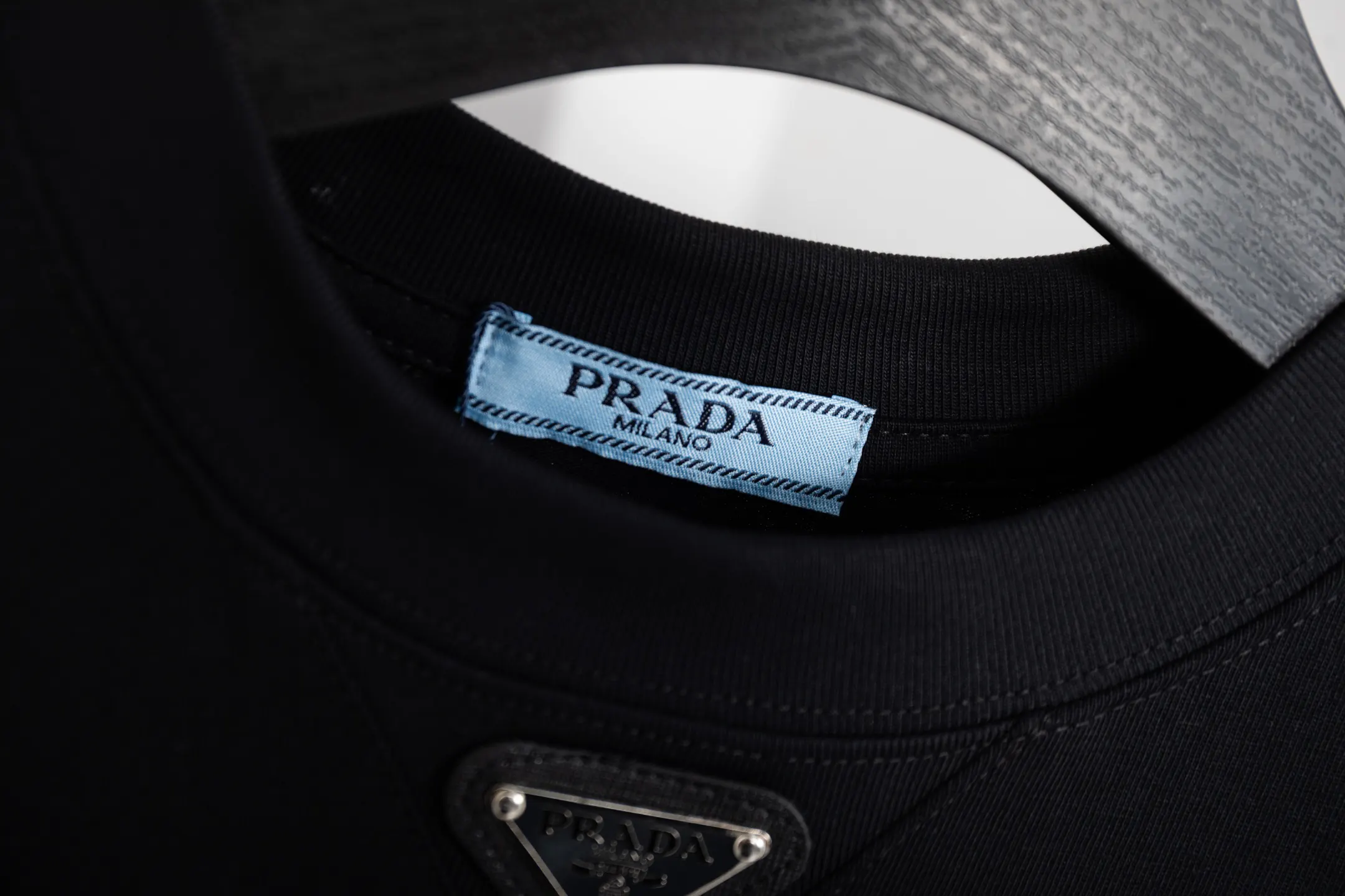 PRADA 领口小标 短袖T恤 高克重休闲款