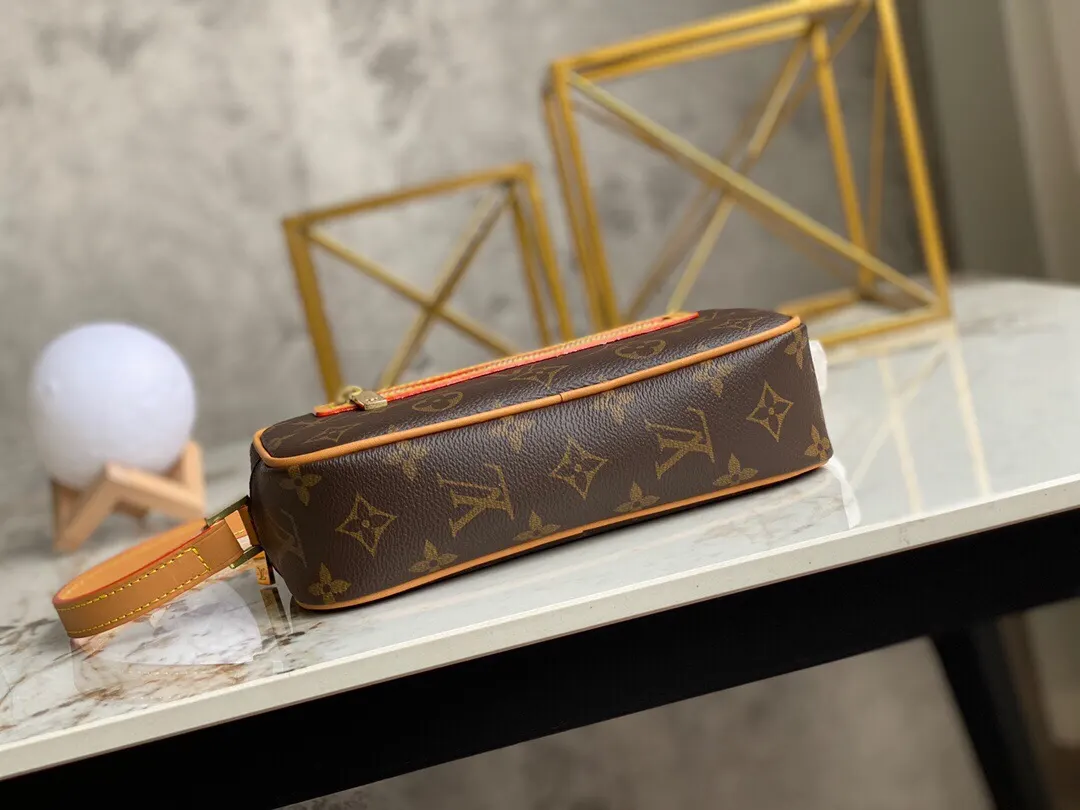 LV 老花化妝包 迷你手拿款(數字12) LV 老花化妝包 迷你手拿款(數字12)