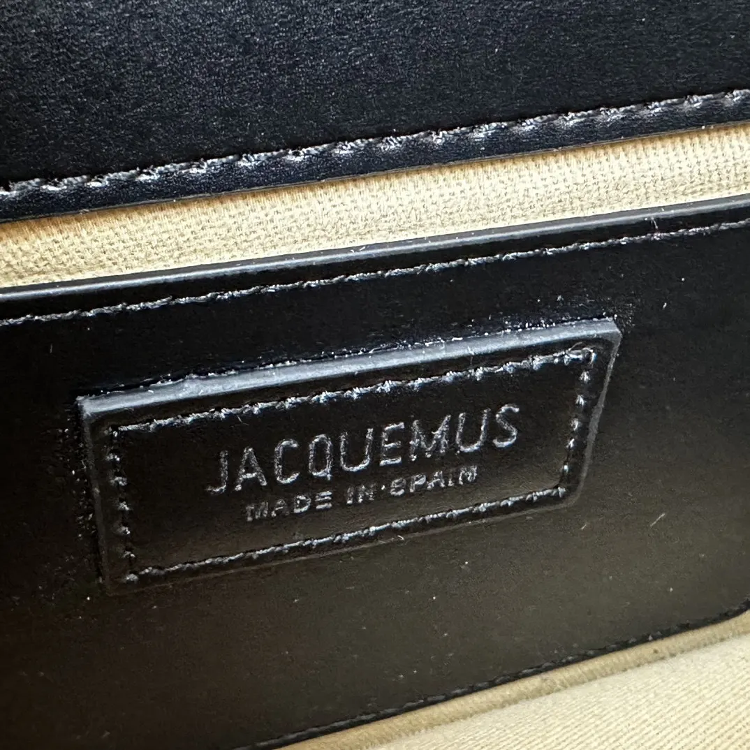 Jacquemus 銀扣手提單肩包 独特的包 日常單肩背款(數字9) Jacquemus 銀扣手提單肩包 独特的包 日常單肩背款(數字9)