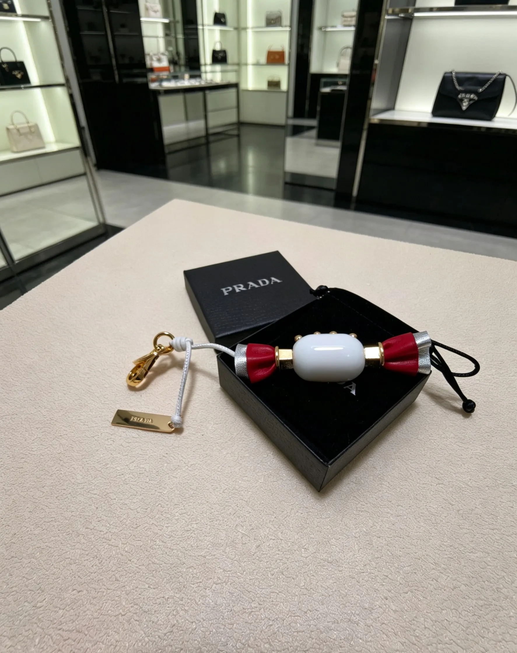 Prada 红色 皮革 三角标 包包挂件/钥匙扣