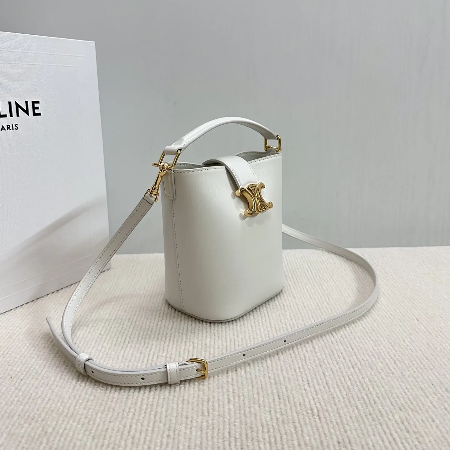 Triomphe 白色 金色 小牛皮 水桶包 休闲水桶款