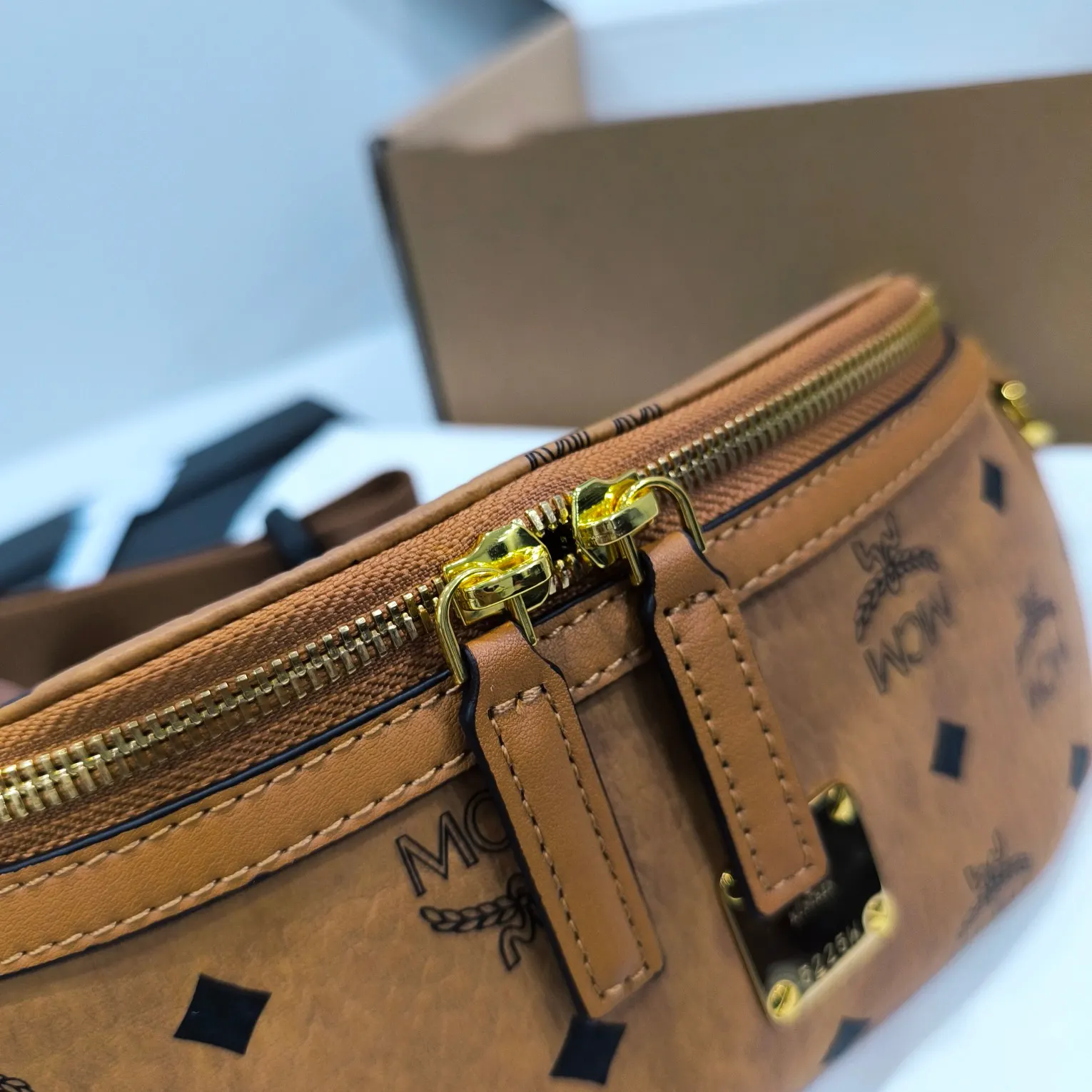 帆布 MCM Stark Visetos腰包」 由涂层帆布 休閒腰包款