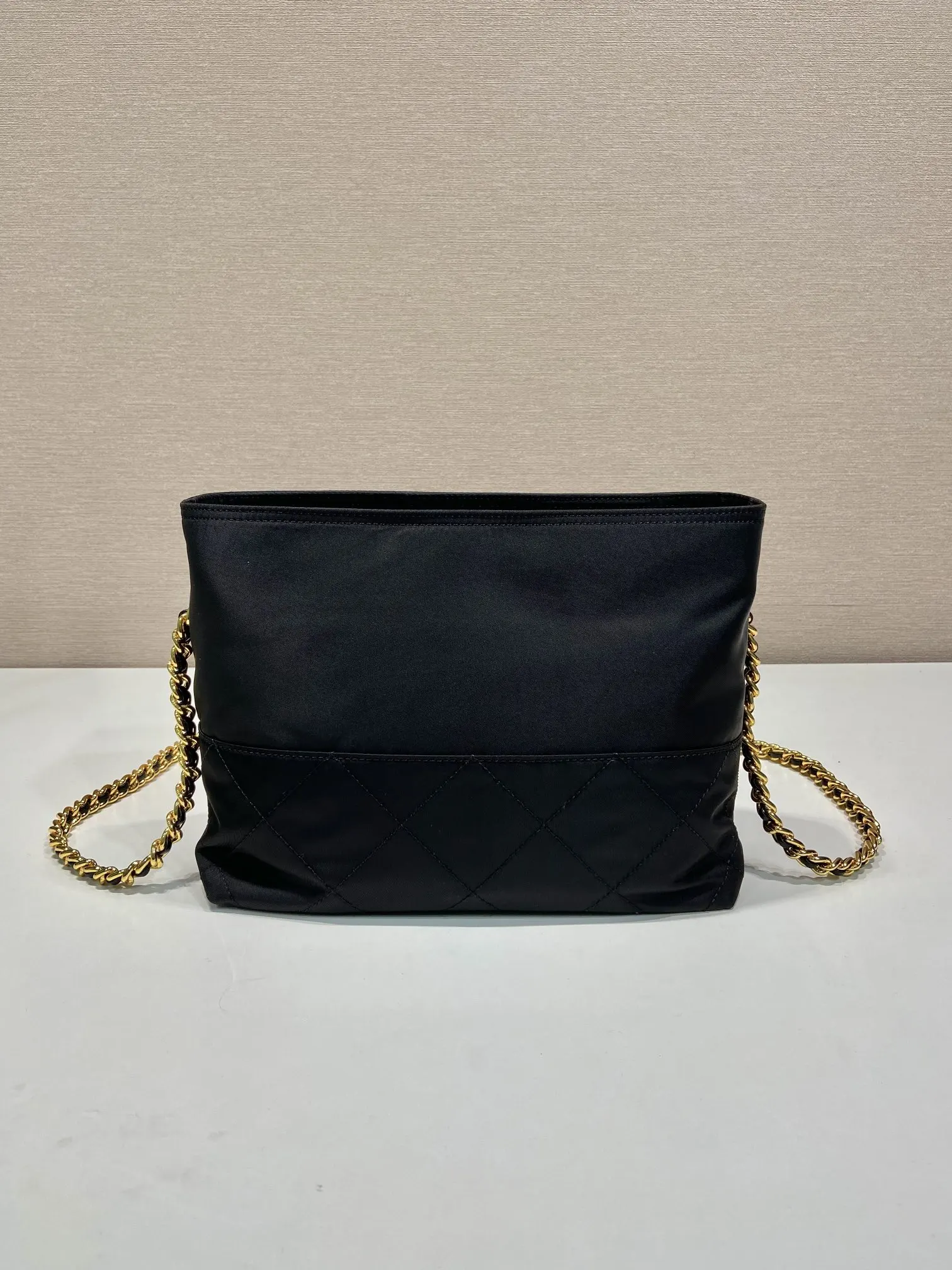 PRADA 1BD645 Re-Nylon尼龙 链条 斜挎包 精致链条款