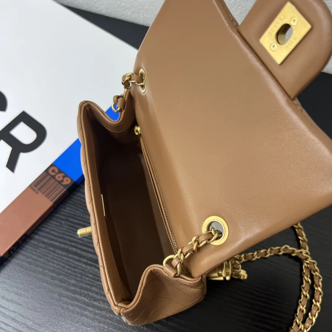 Chanel 棕色小羊皮菱格链条包 复古