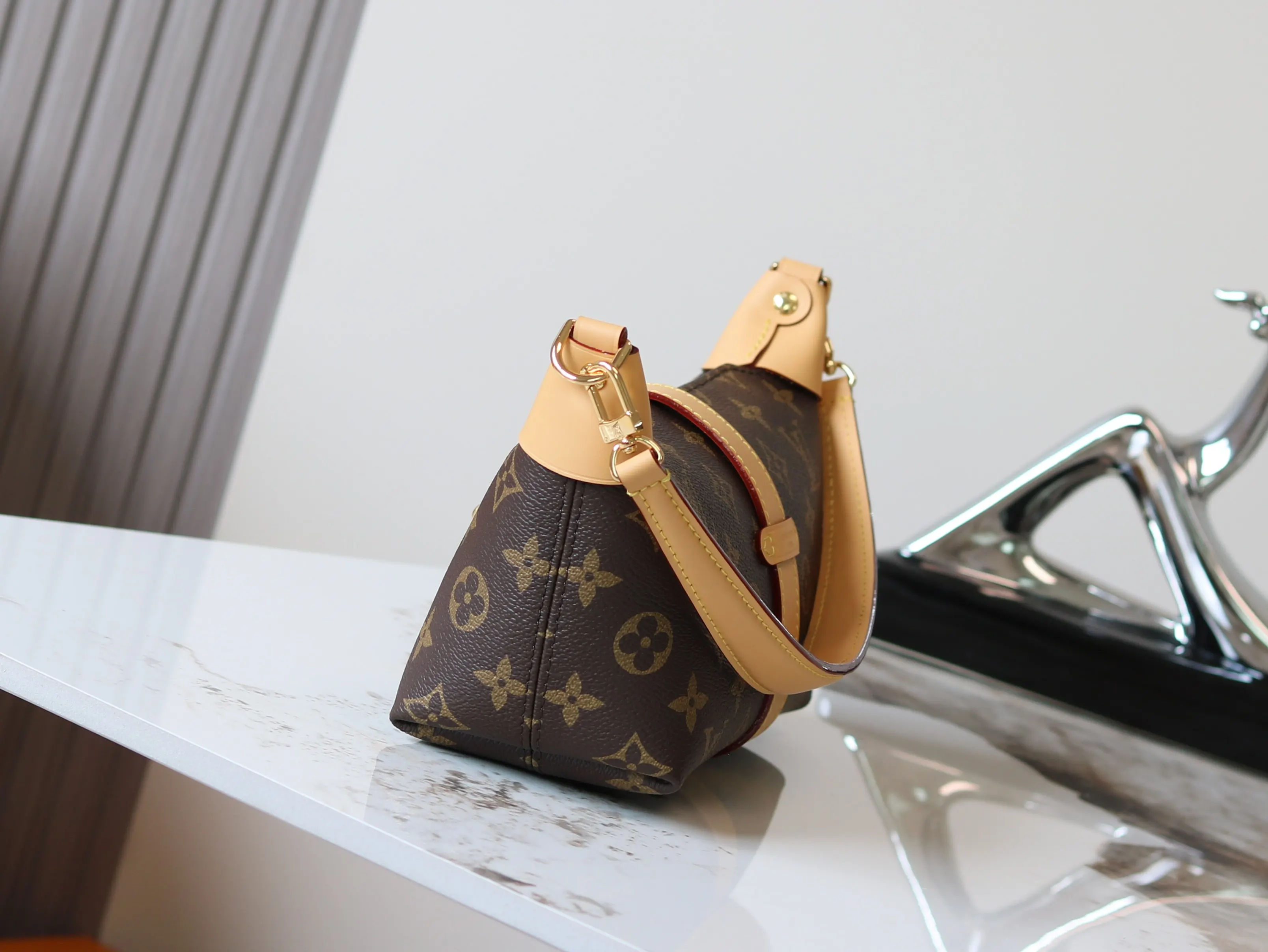 LV Pochette handbag Image 4 LV Pochette handbag Image 4