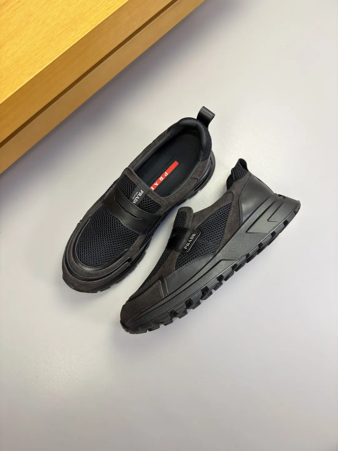Prada 牛皮 帆布 Logo 运动鞋 休闲运动