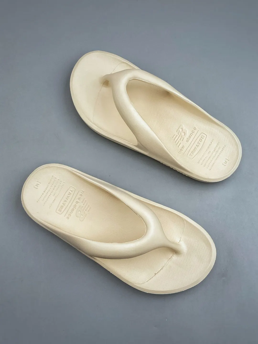 New Balance 拖鞋 轻便舒適款(數字6) New Balance 拖鞋 轻便舒適款(數字6)