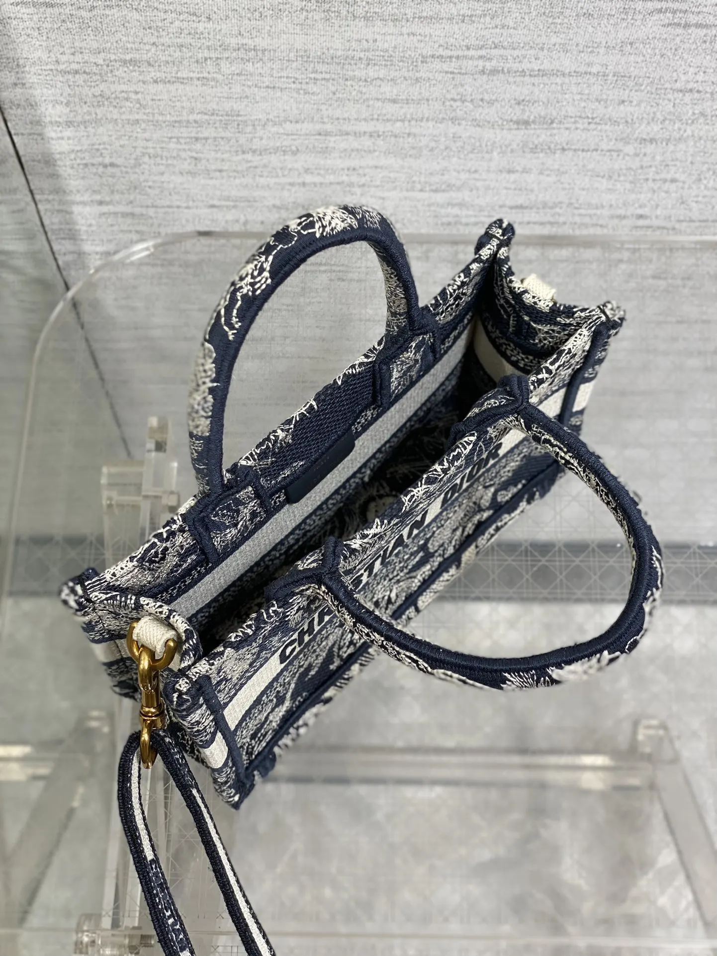 迷你 Tote最新秋冬系列 终于出肩带款了 托特包 大容量托特款(數字9) 迷你 Tote最新秋冬系列 终于出肩带款了 托特包 大容量托特款(數字9)