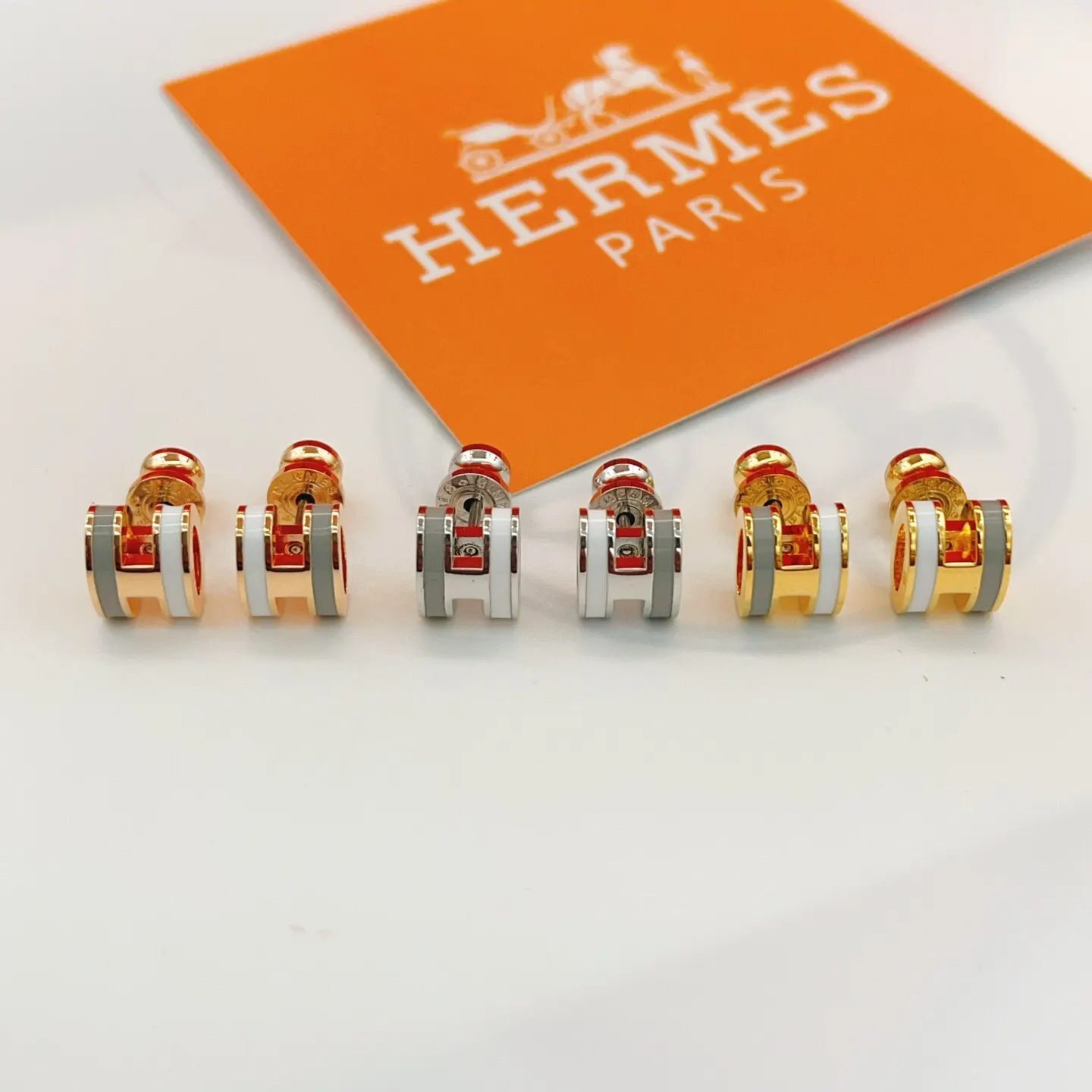 Hermes 金色 耳钉 小巧点缀款