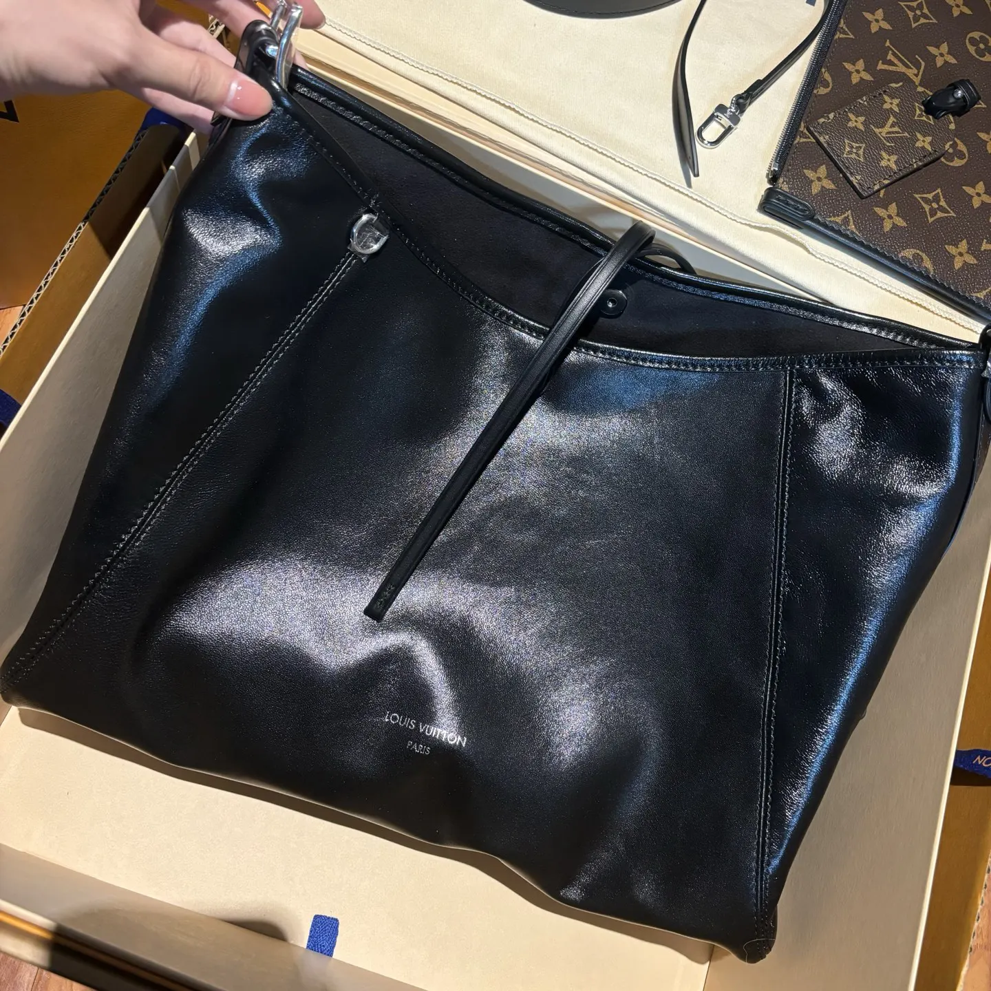 CarryAll 羊皮 中号羊皮 Dark中号 水桶包 休閒水桶款