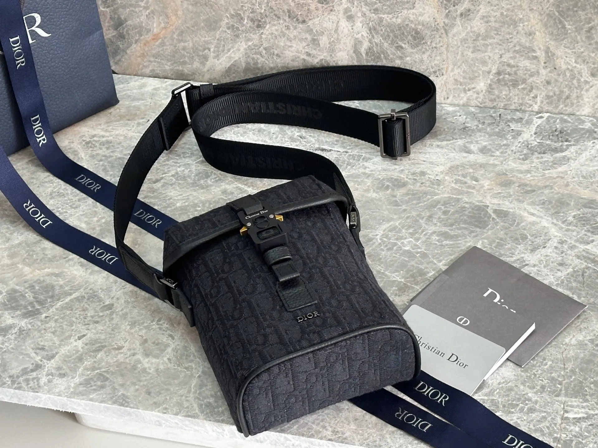 Dior 黑色蕾丝圆筒水桶包 斜挎