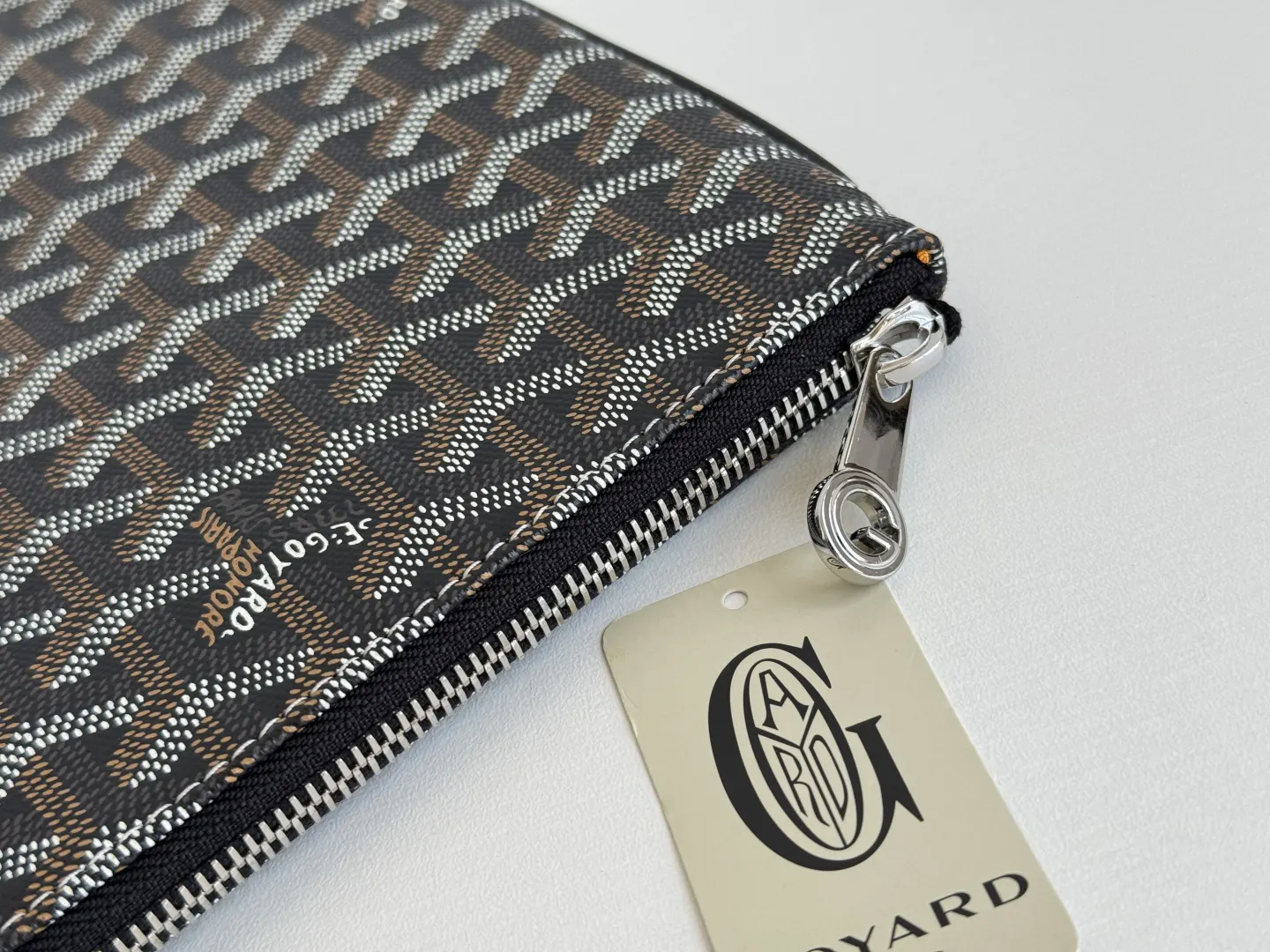 Goyard 牛皮 戈雅 手拿包MGM尺寸同A 纸大小 可用作 精致手拿款