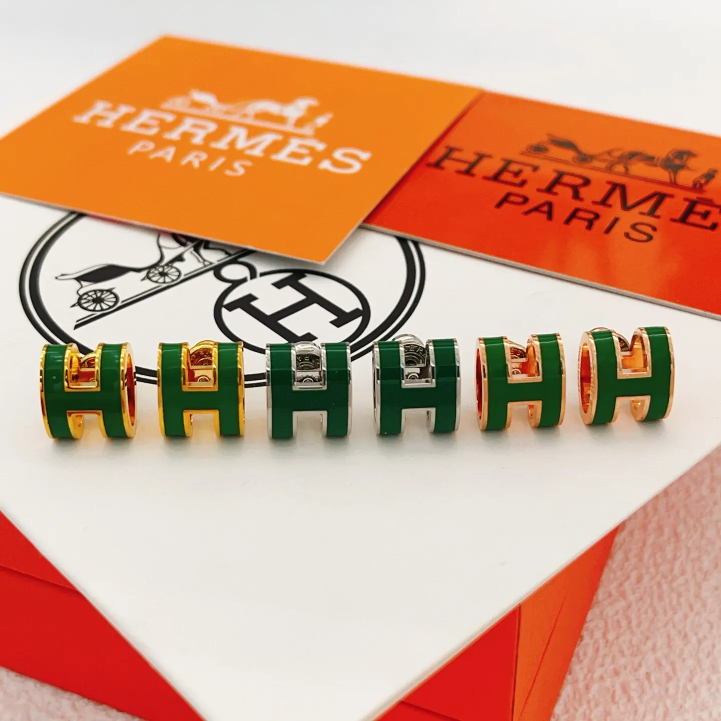 Hermes 銀色 綠色 大号 耳钉 小巧点缀款