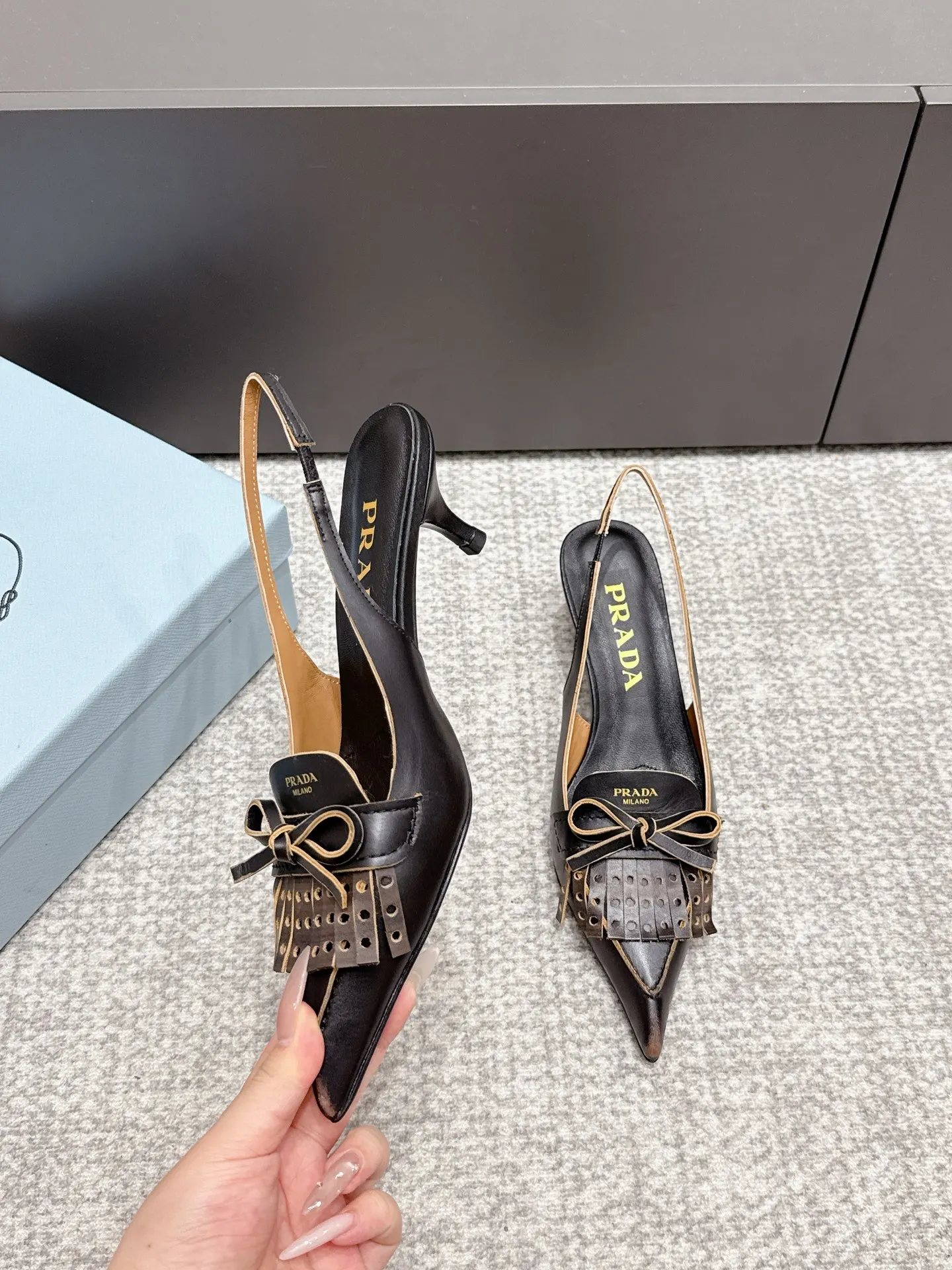 Prada 牛皮 羊皮 休闲鞋 舒适
