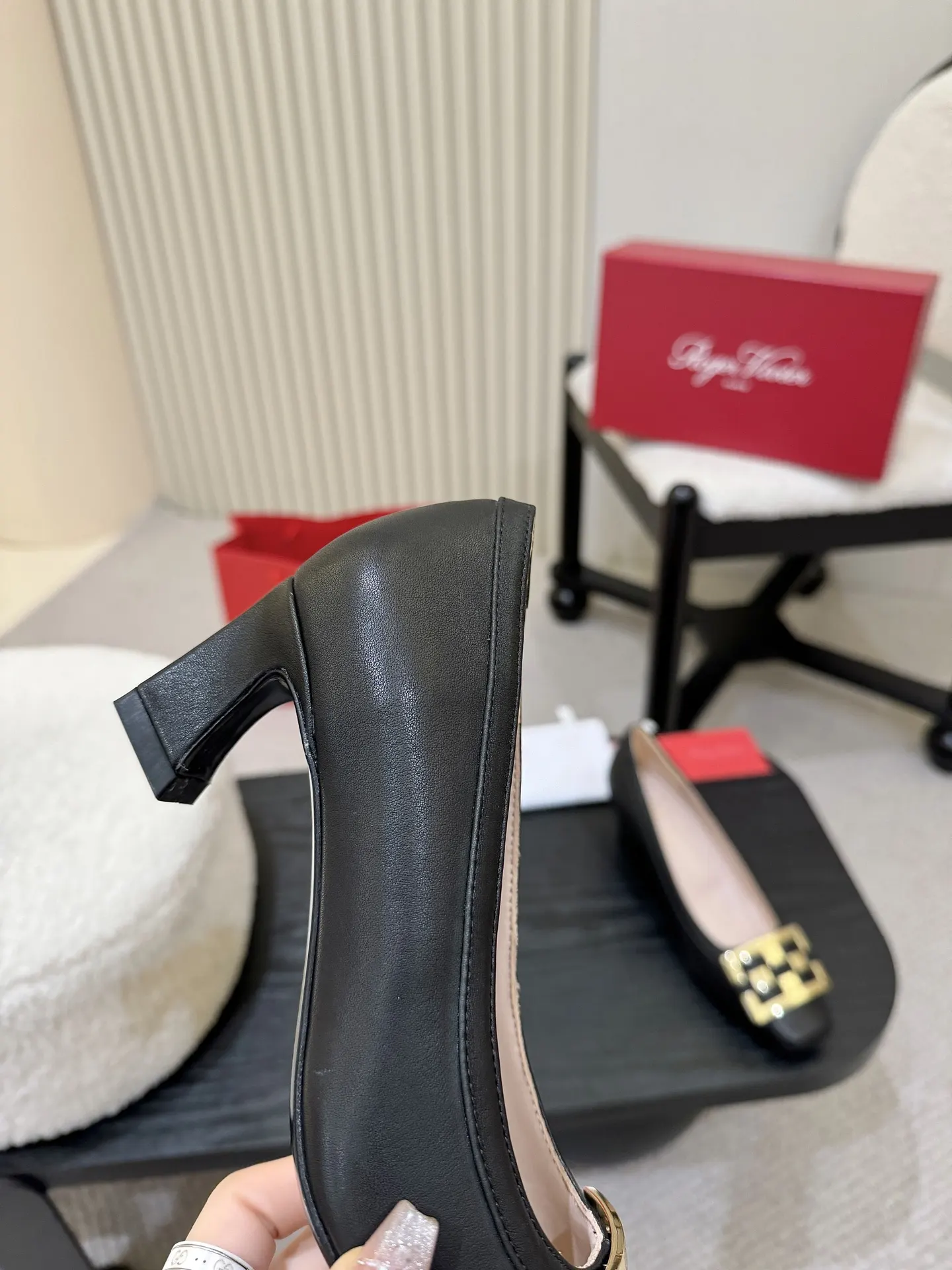 Roger Vivier 运动鞋 休闲百搭款 款04