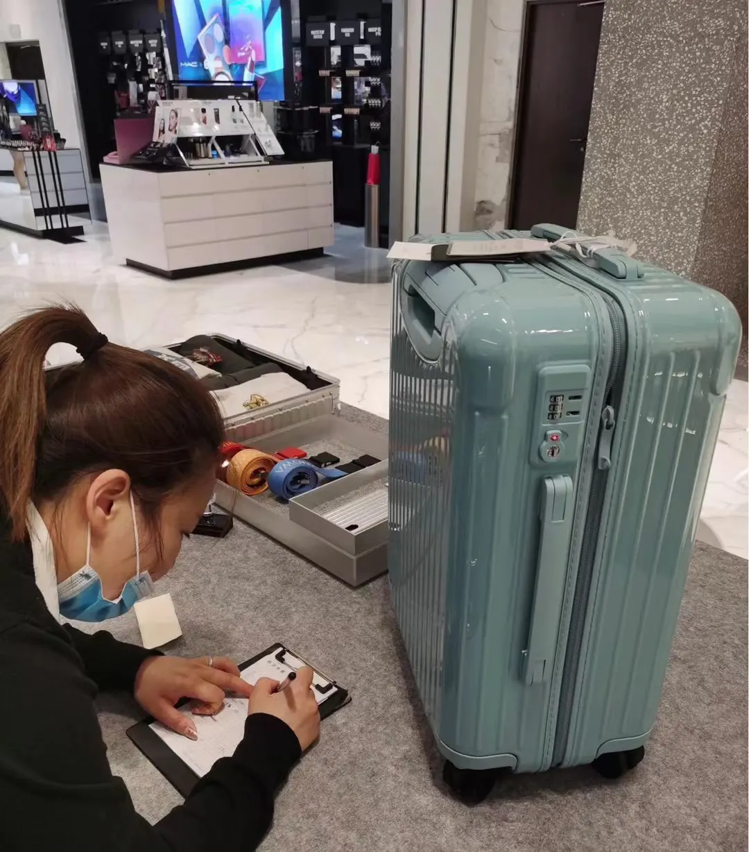 黑色 白色 Essential 系列 原Salsa的 行李箱 旅行拉杆款 輕便出行款(數字9) 黑色 白色 Essential 系列 原Salsa的 行李箱 旅行拉杆款 輕便出行款(數字9)