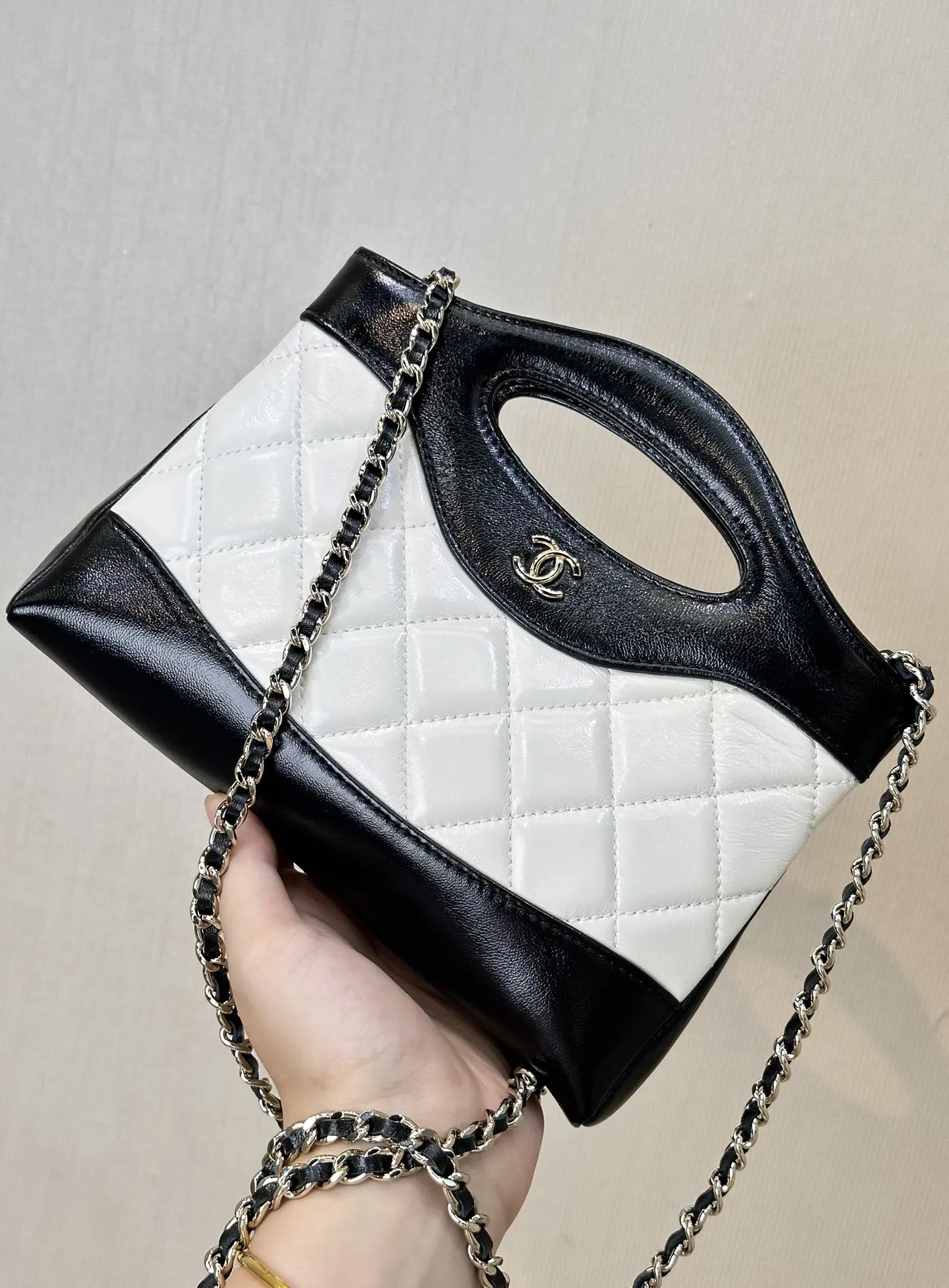 Chanel Oil Wax Sheepskin Chain Bag One Shoulder Cross Image 8 Chanel Oil Wax Sheepskin Chain Bag One Shoulder Cross Image 8