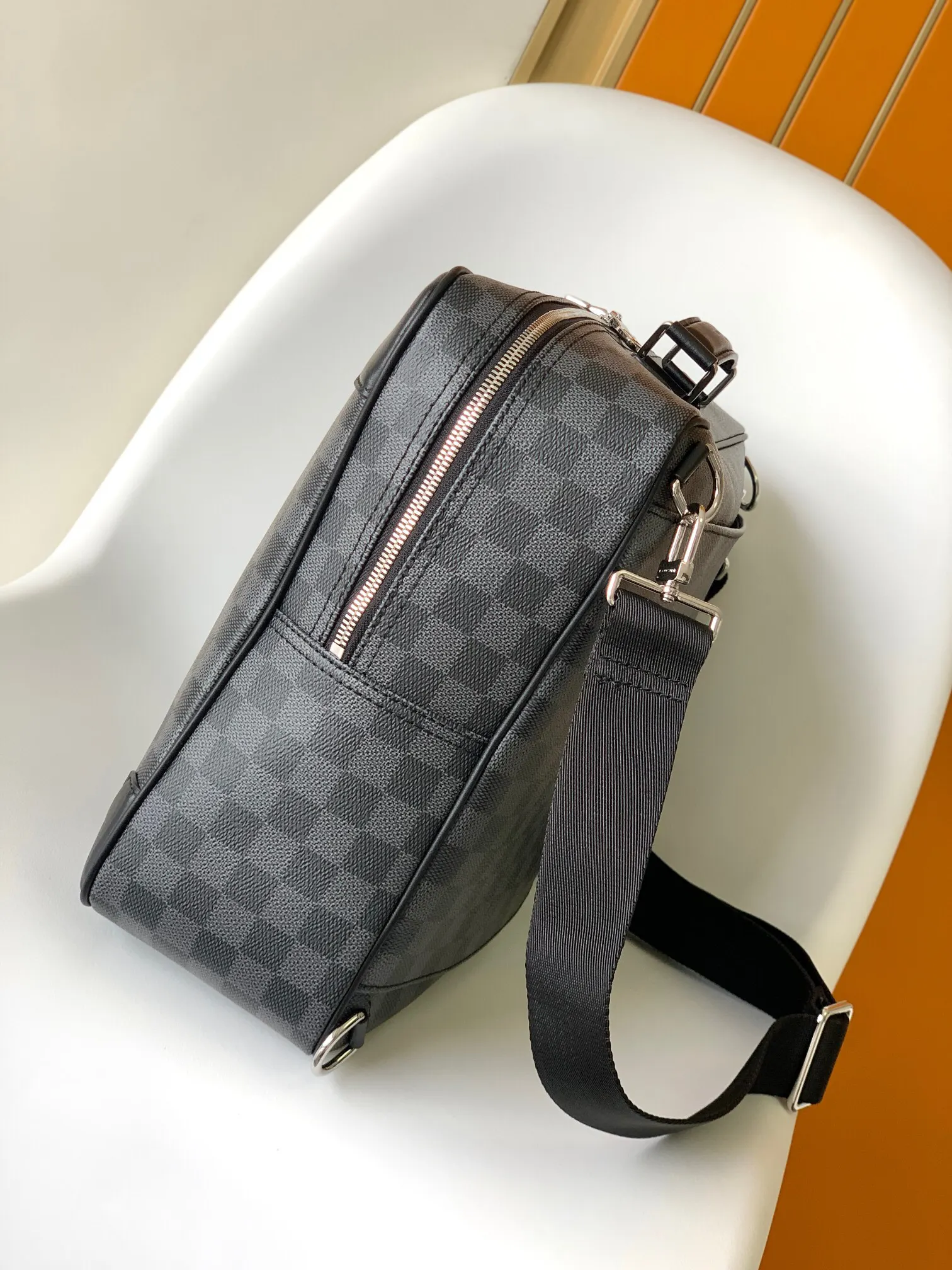 帆布 由坚韧 Damier Graphite 帆布制成 雙肩包 实用雙肩款