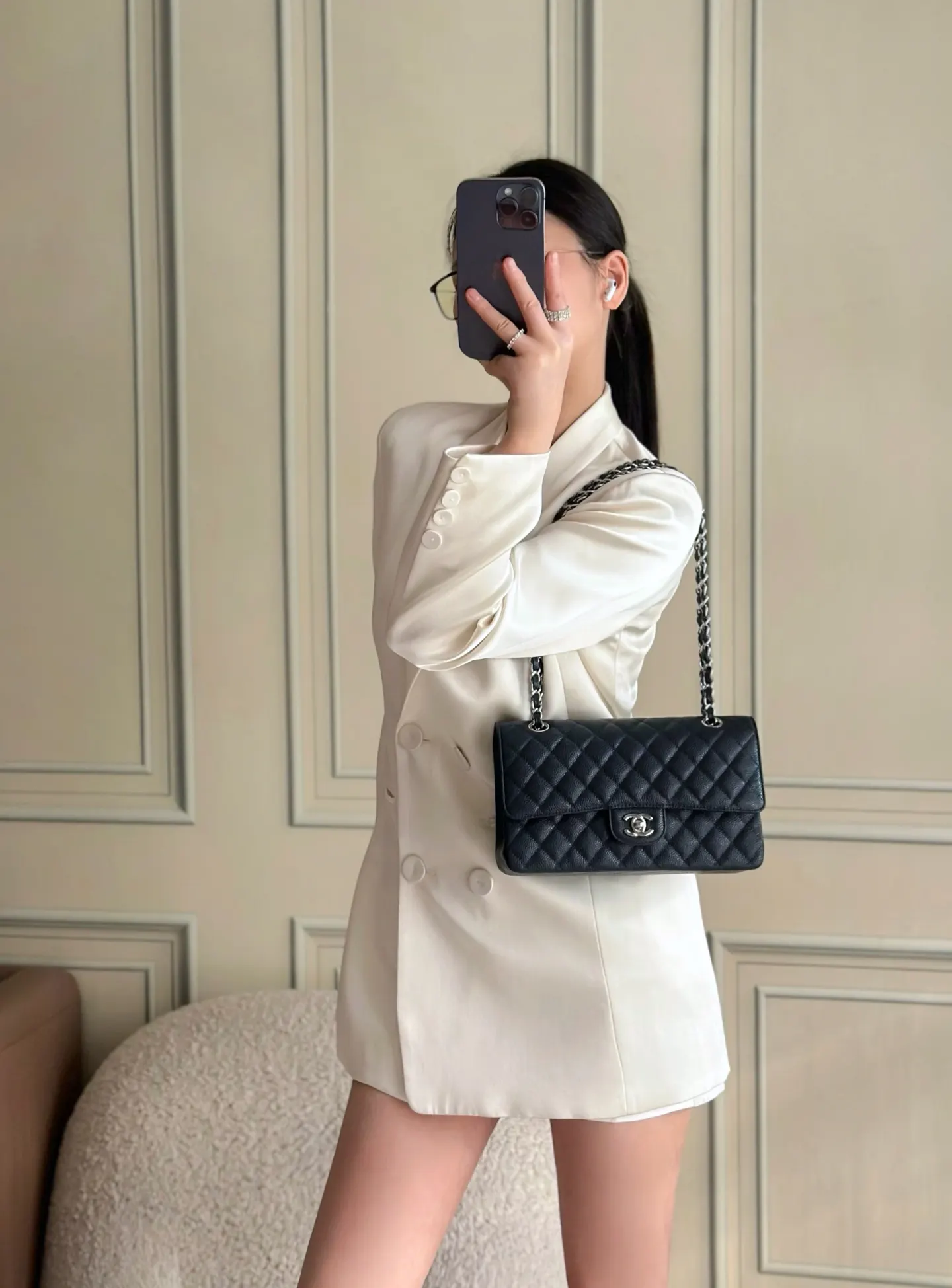 CHANEL 黑色魚子醬牛皮翻蓋鏈條包 金扣款