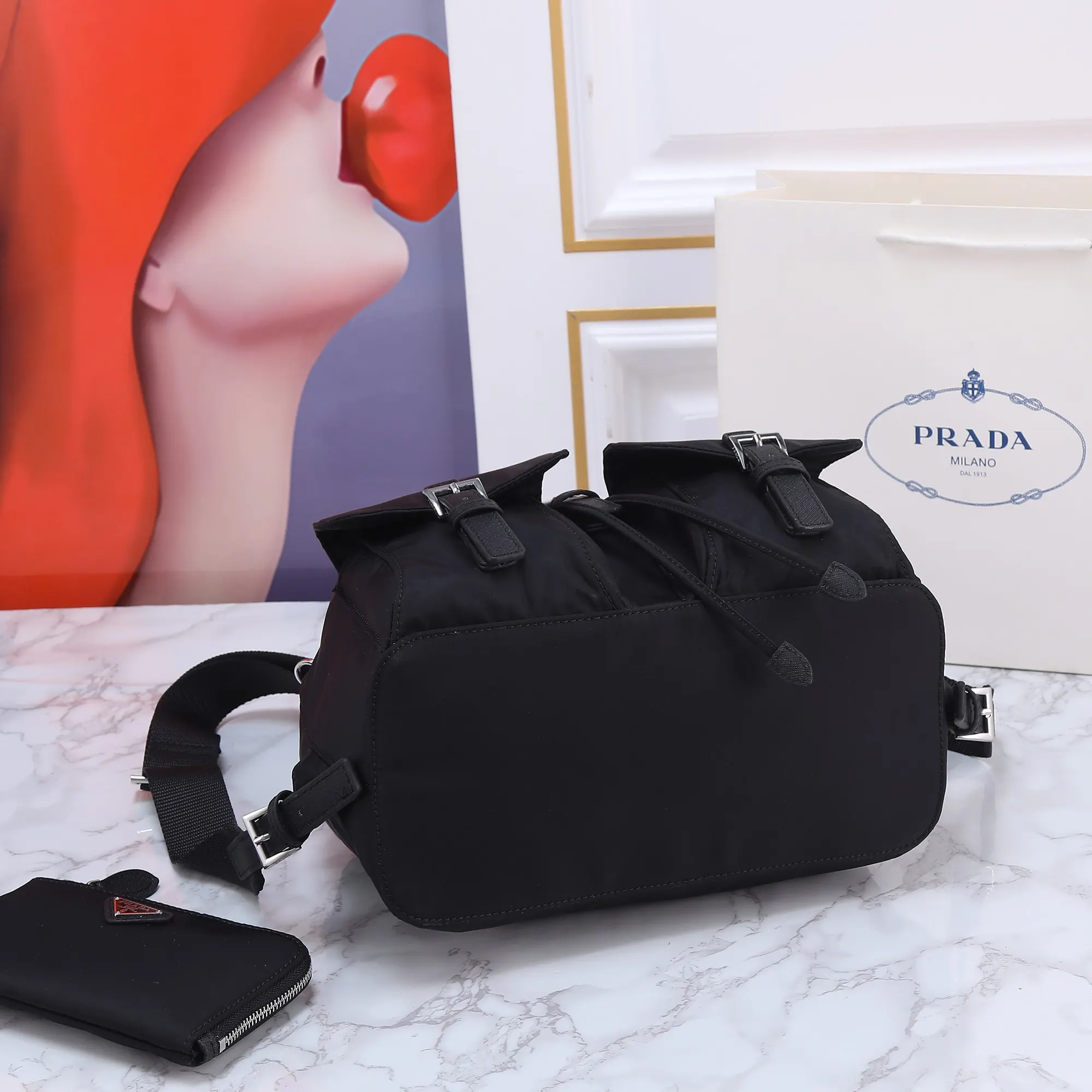 Prada 尼龍 十字纹牛皮 三角标 雙肩背包 輕便实用