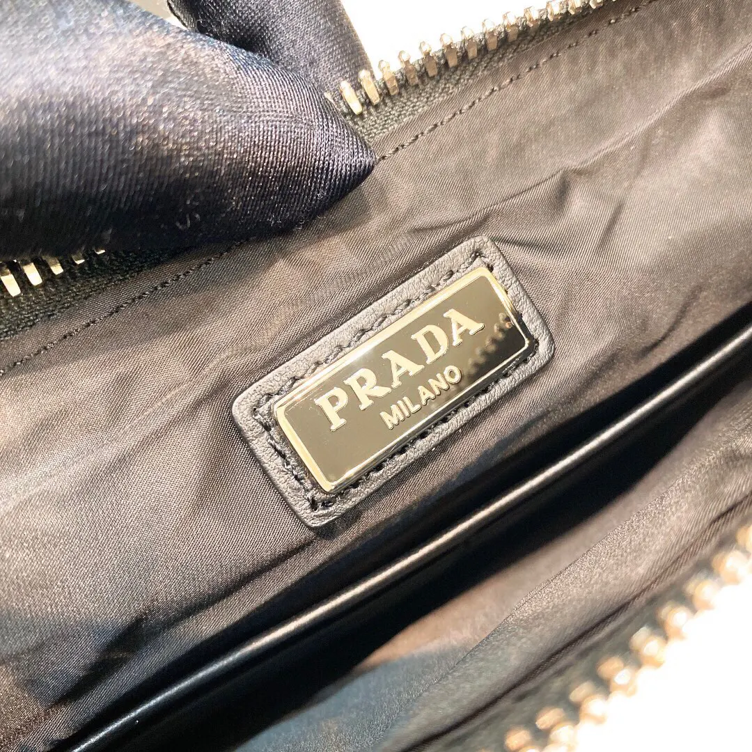 Prada Re-Nylon 黑色 皮革 手拿包