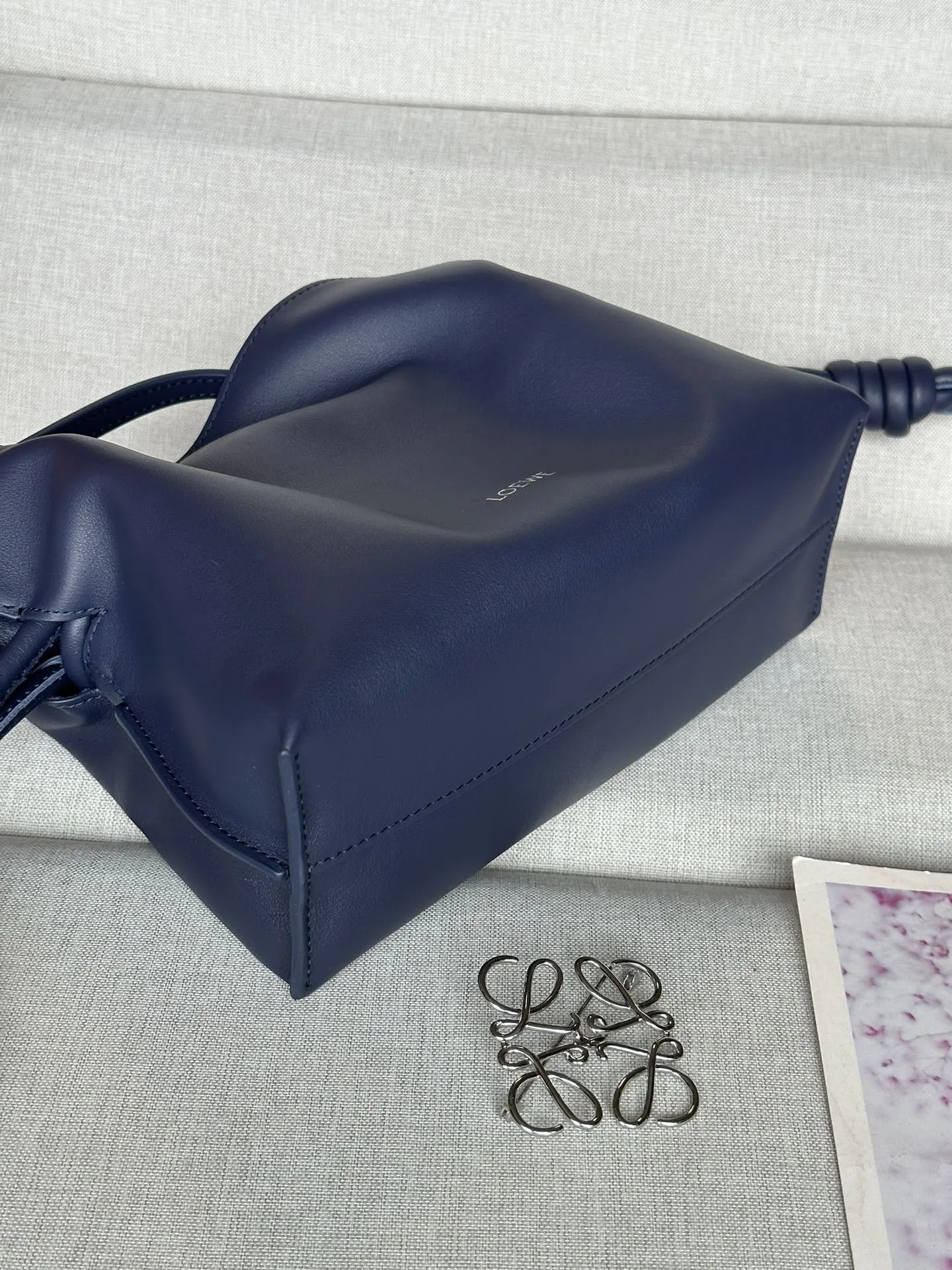 Loewe 金色 牛皮 手拿包 精致手拿款