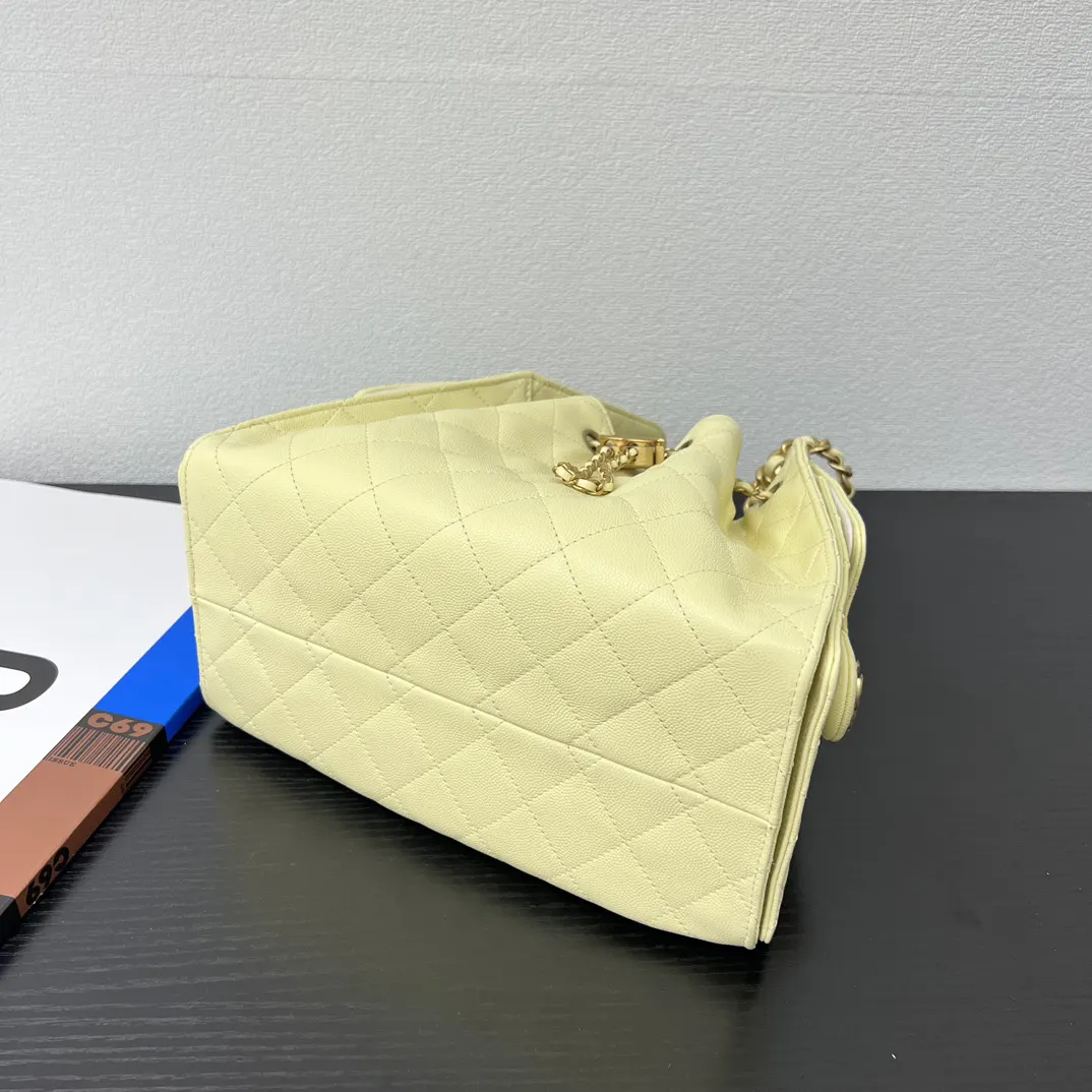 Chanel 黃色牛皮Hobo腋下包 金链