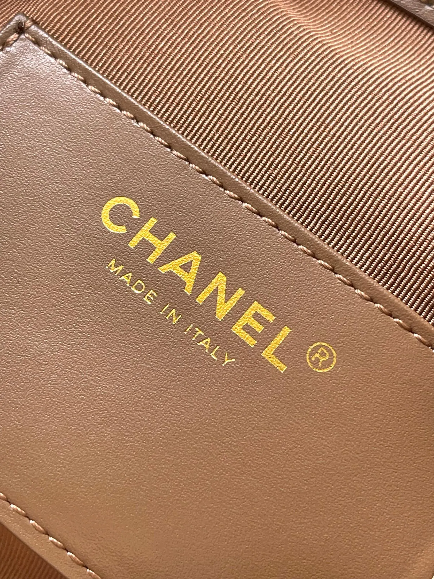 CHANEL 棕色牛皮Hobo腋下包 金链款