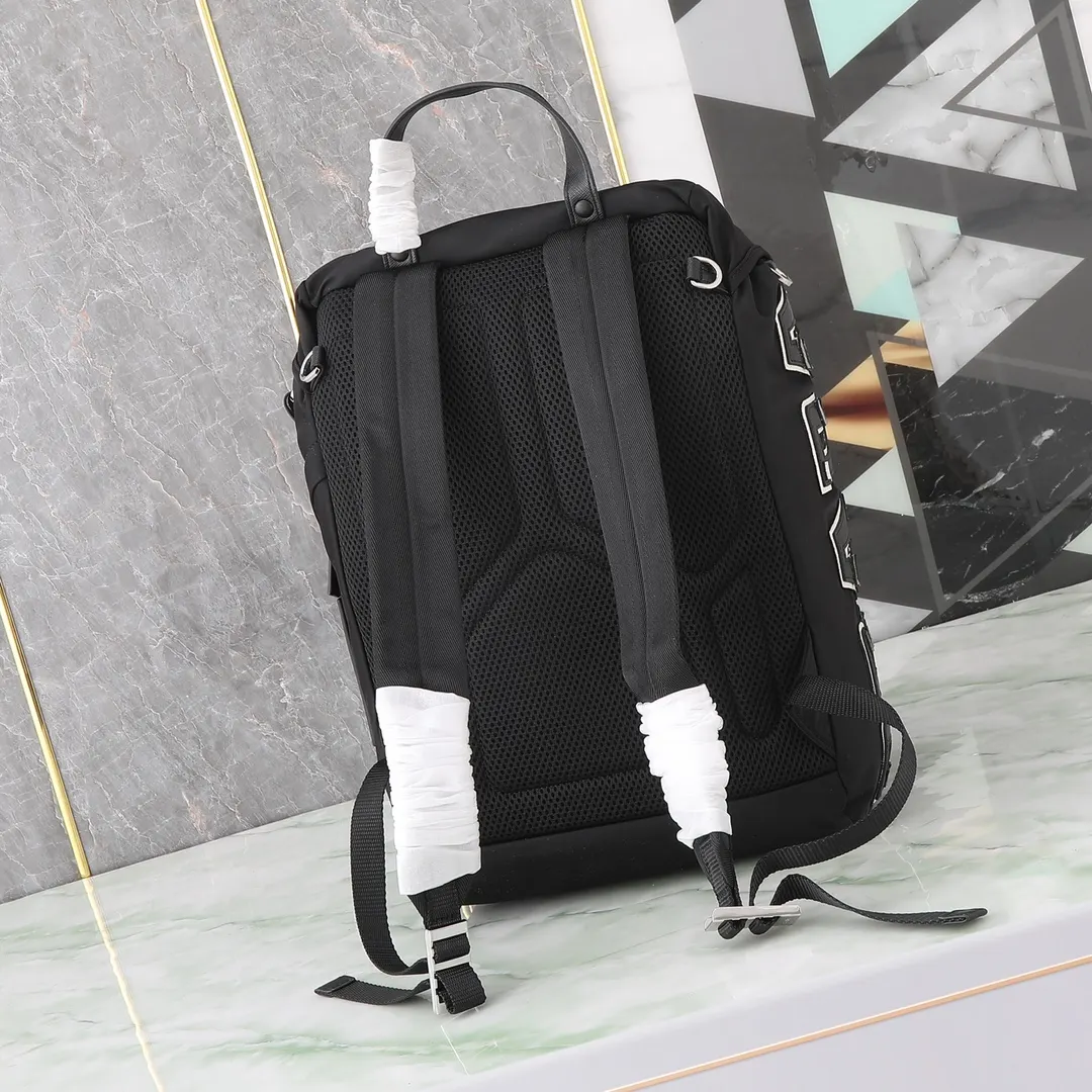 Prada 尼龍 最新 雙肩包 实用雙肩款