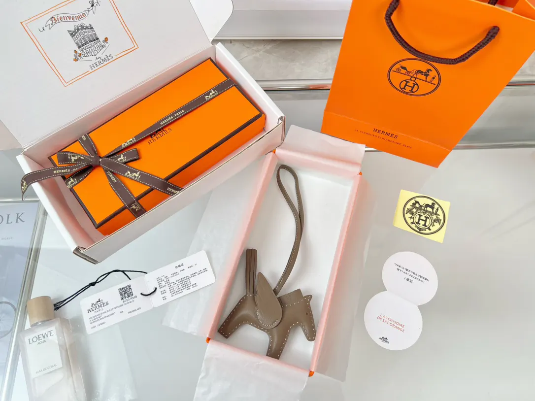 Hermès 小羊皮 挂件 精致配飾 吊墜(數字3) Hermès 小羊皮 挂件 精致配飾 吊墜(數字3)