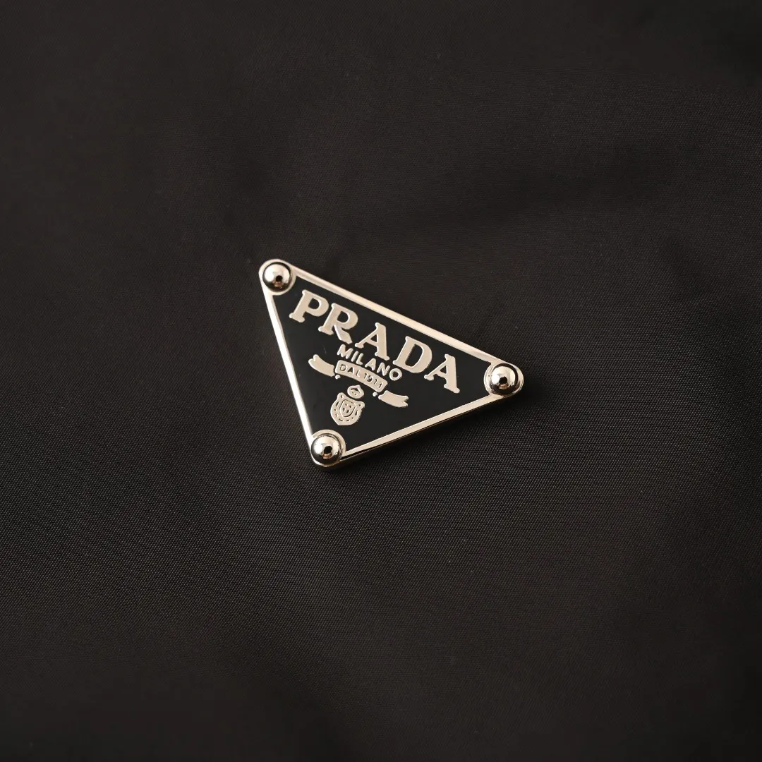 Prada Re-Nylon 尼龙 三角标 外套 通勤休闲