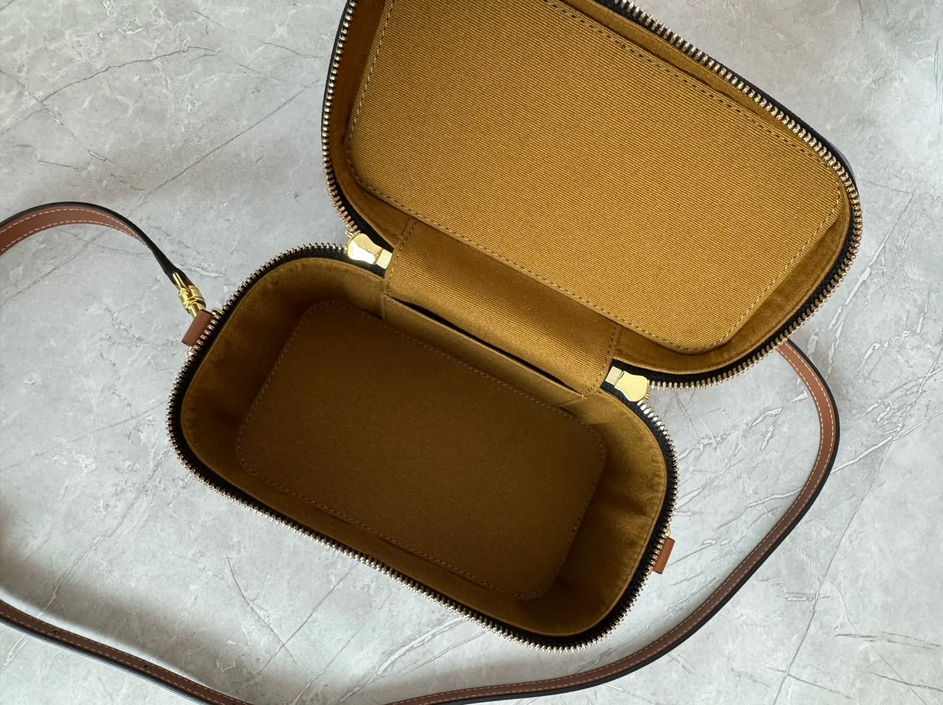Crossbody Bag Lightweight Leather