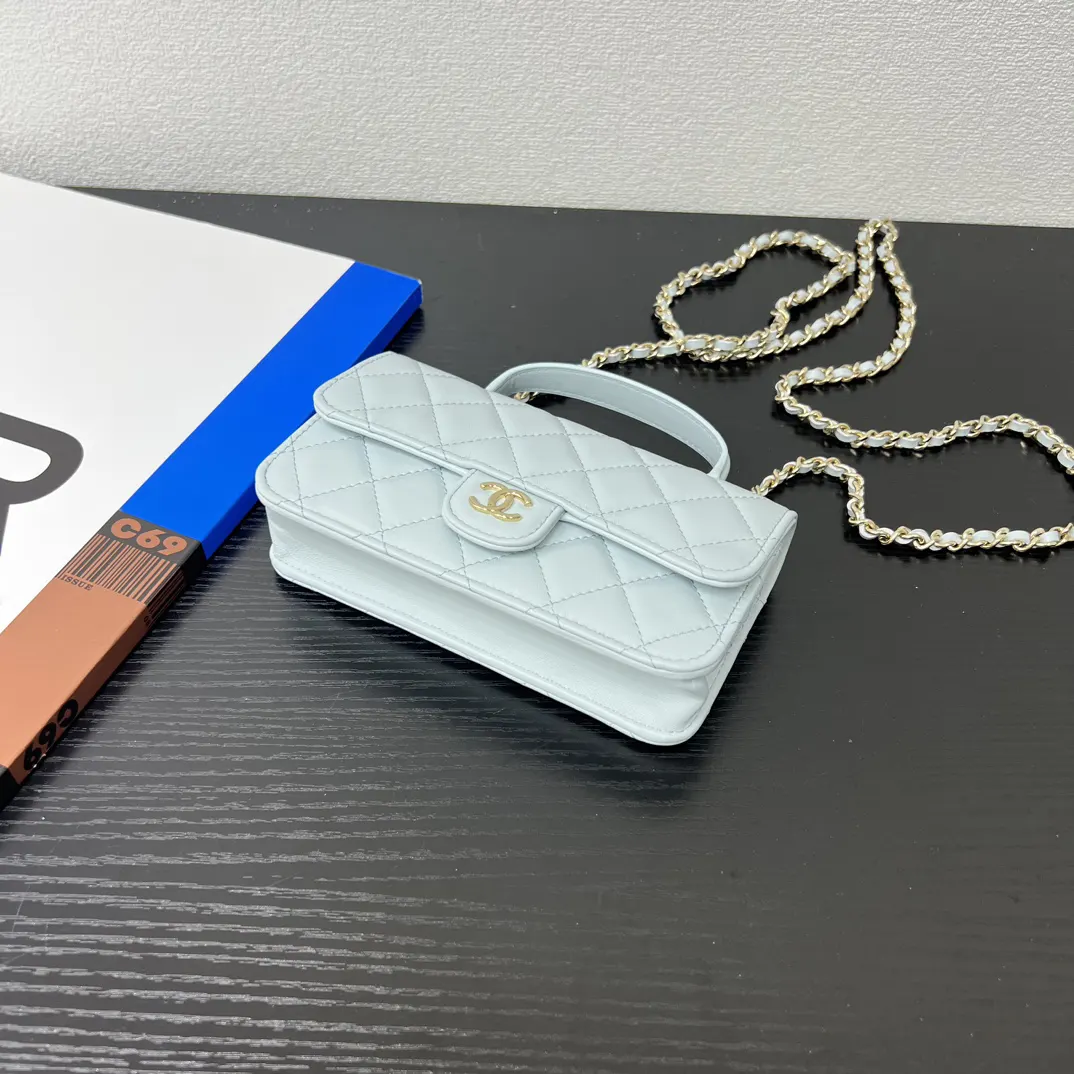 CHANEL 22 Bag 浅蓝色羊皮链条包 单肩款