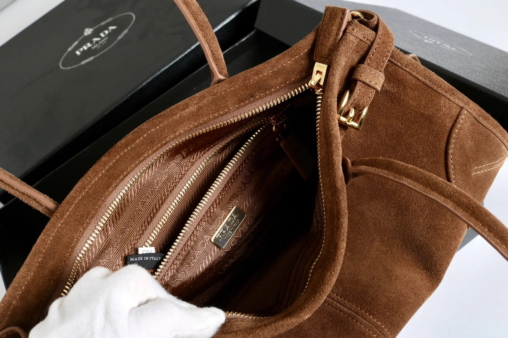 Prada 漆皮 斜挎包