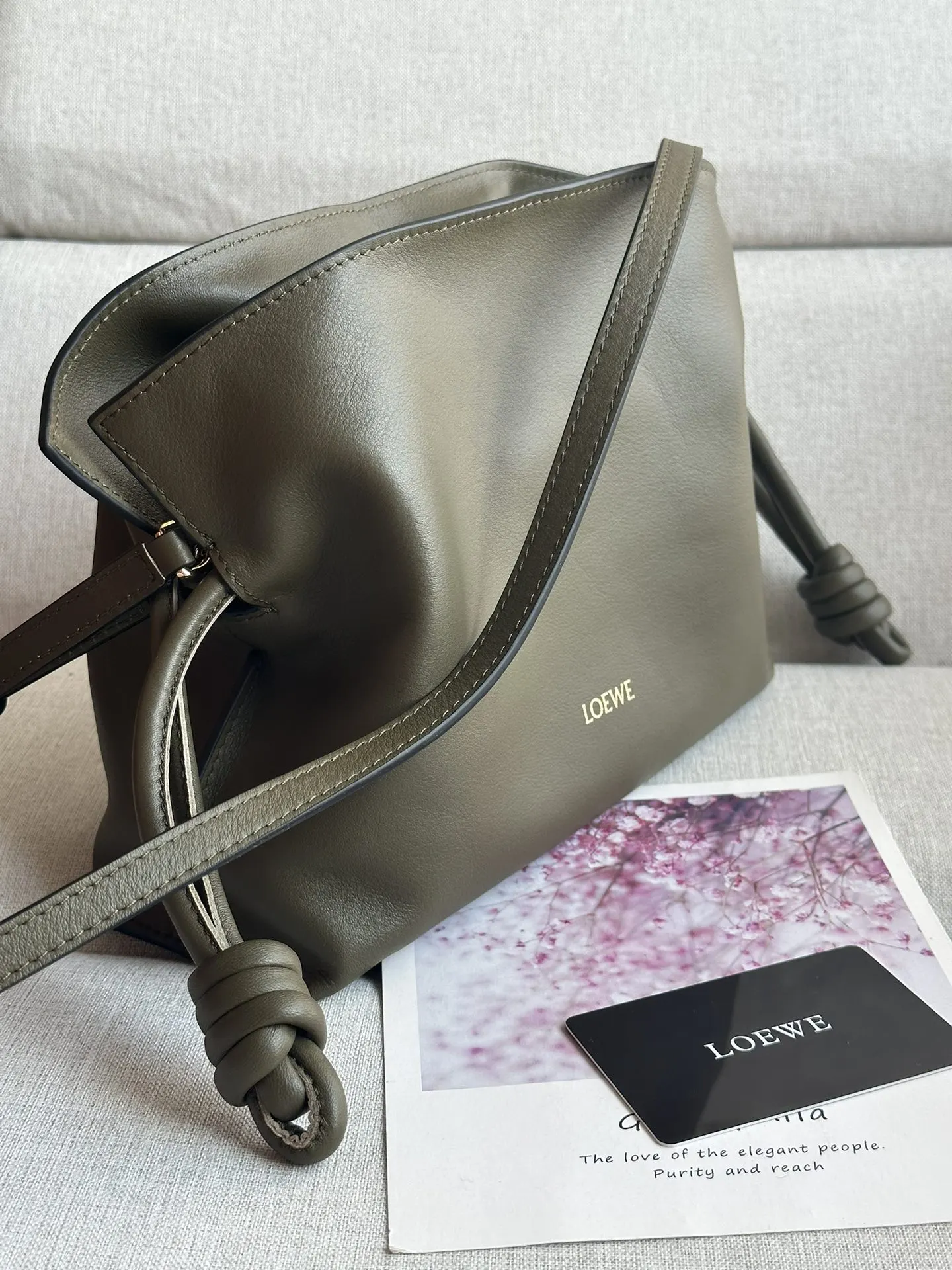 Loewe 金色 卡其 牛皮 手拿包 精致手拿款