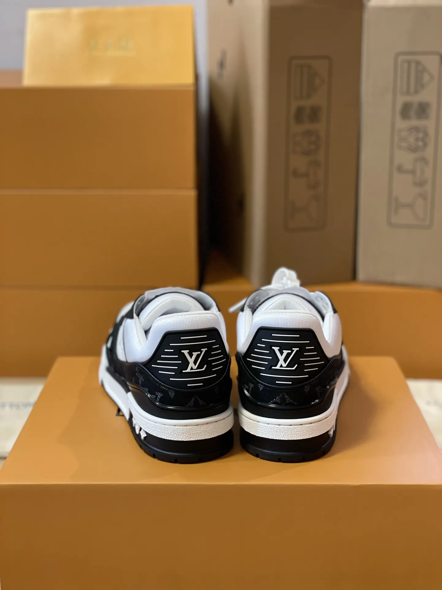 Louis Vuitton 黑色 运动鞋