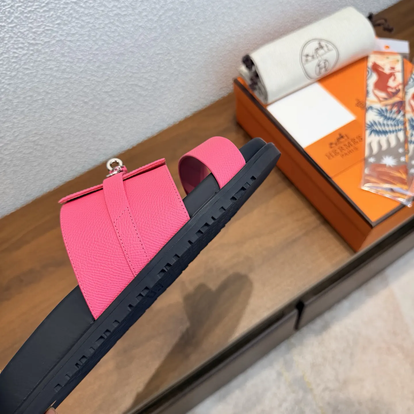 Hermès 经典 小牛皮 拖鞋 舒适