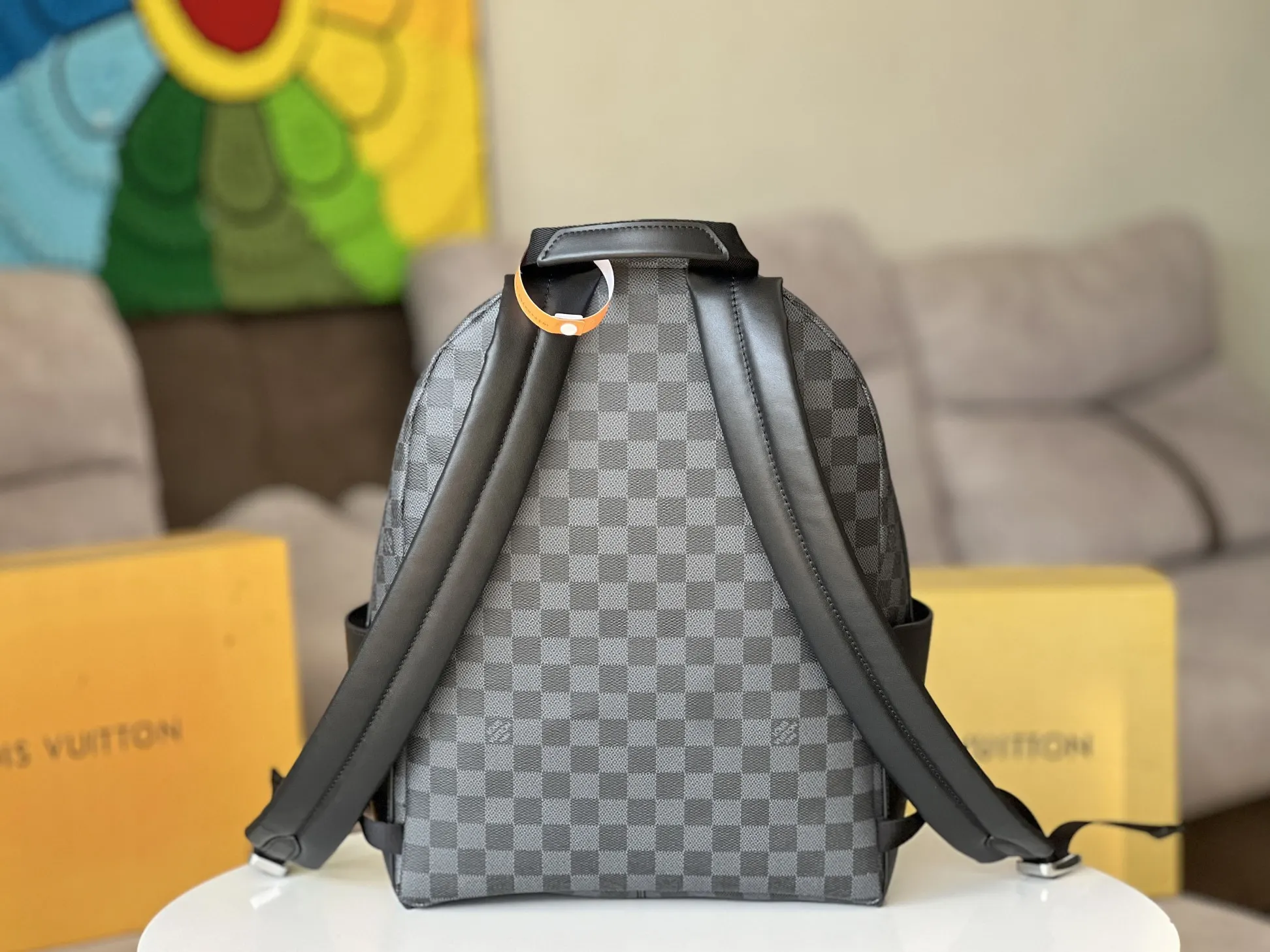 牛皮 外袋便于取放随行物品 内袋实现有序收納 雙肩包 实用雙肩款