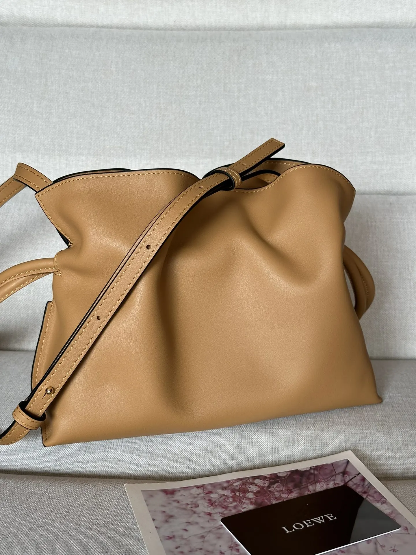 Loewe 金色 牛皮 手拿包 精致手拿款