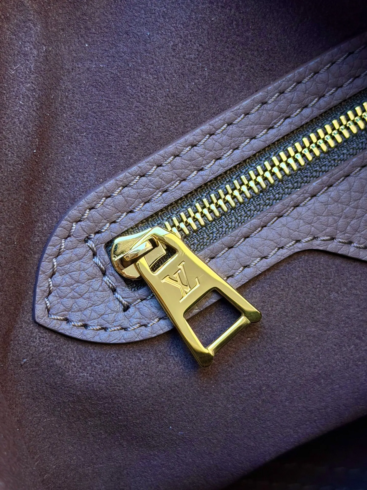 Louis Vuitton Chain Bag Leather