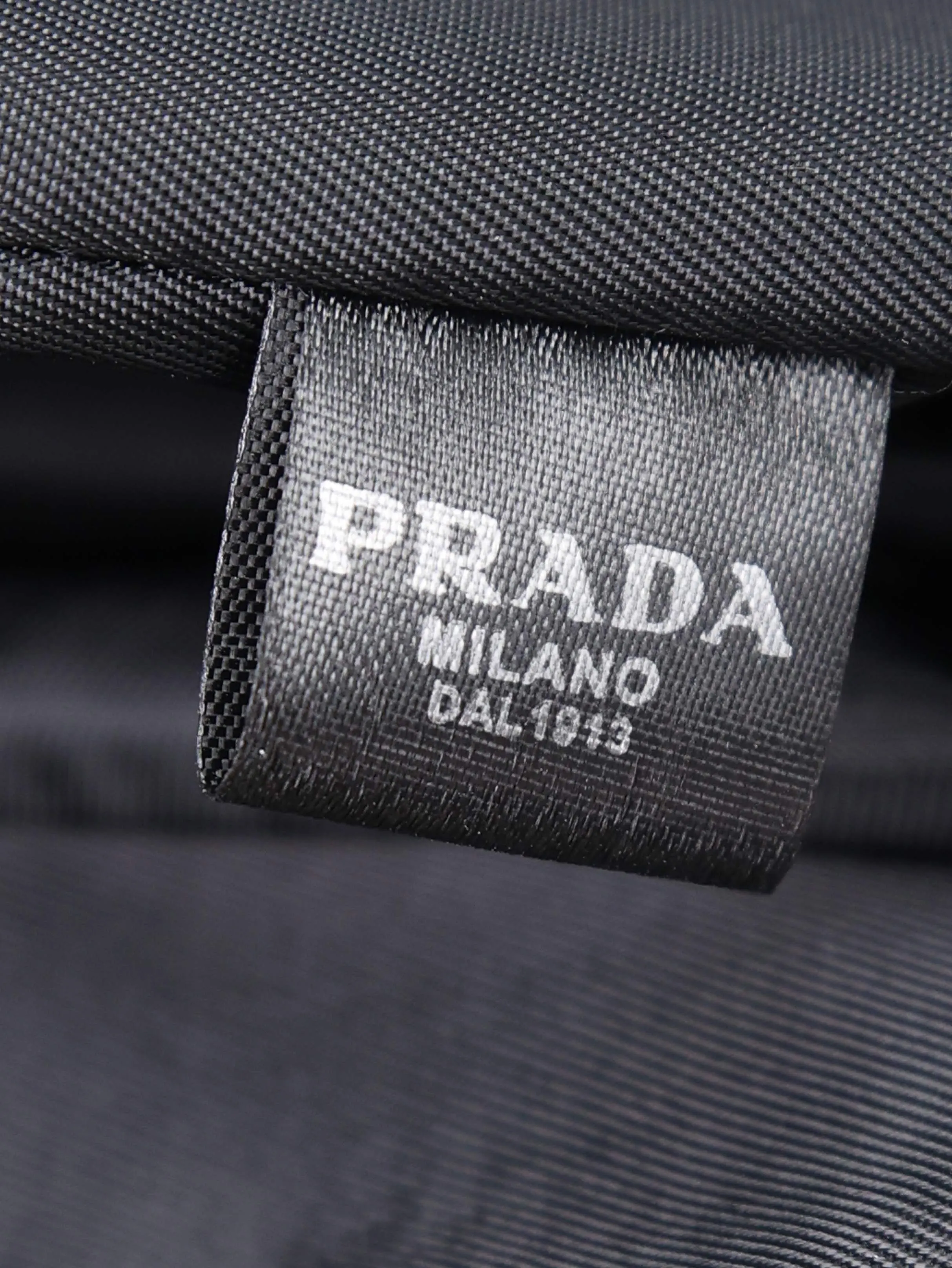 Prada Re-Nylon 尼龙 皮革 三角标 邮差包 斜挎包