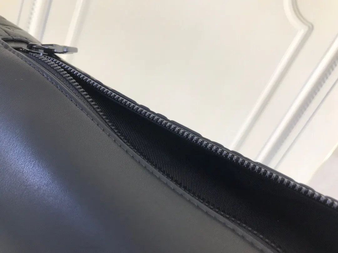 小牛皮 为了增加代理活动秒杀价 腰包 休闲腰包款