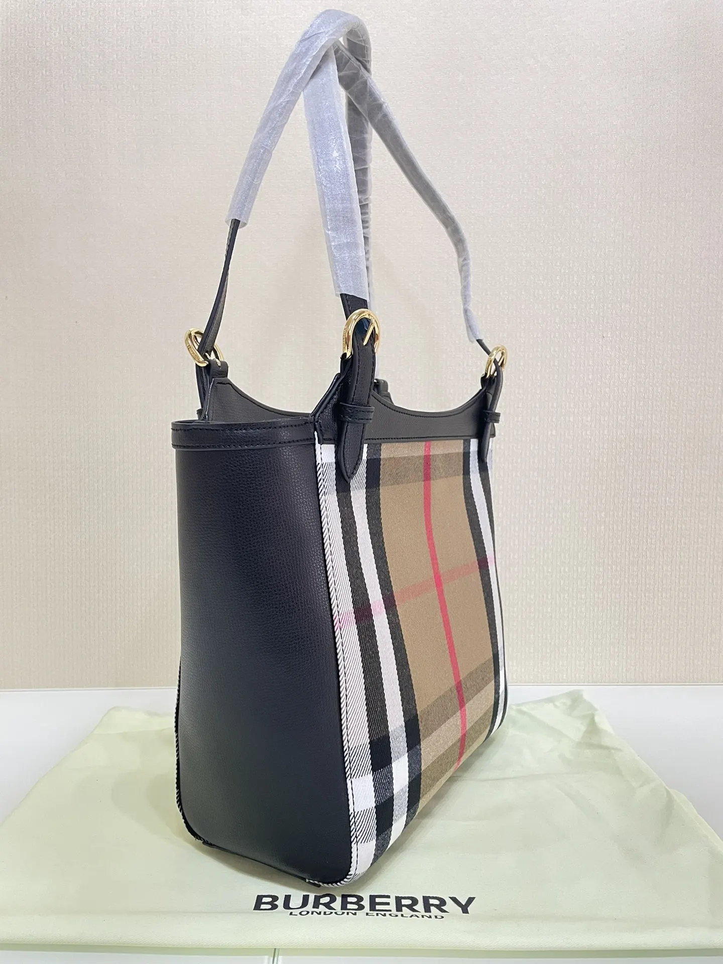 Burberry 皮革 巴宝莉精致的粒面皮革托特包 搭 House 大容量托特款