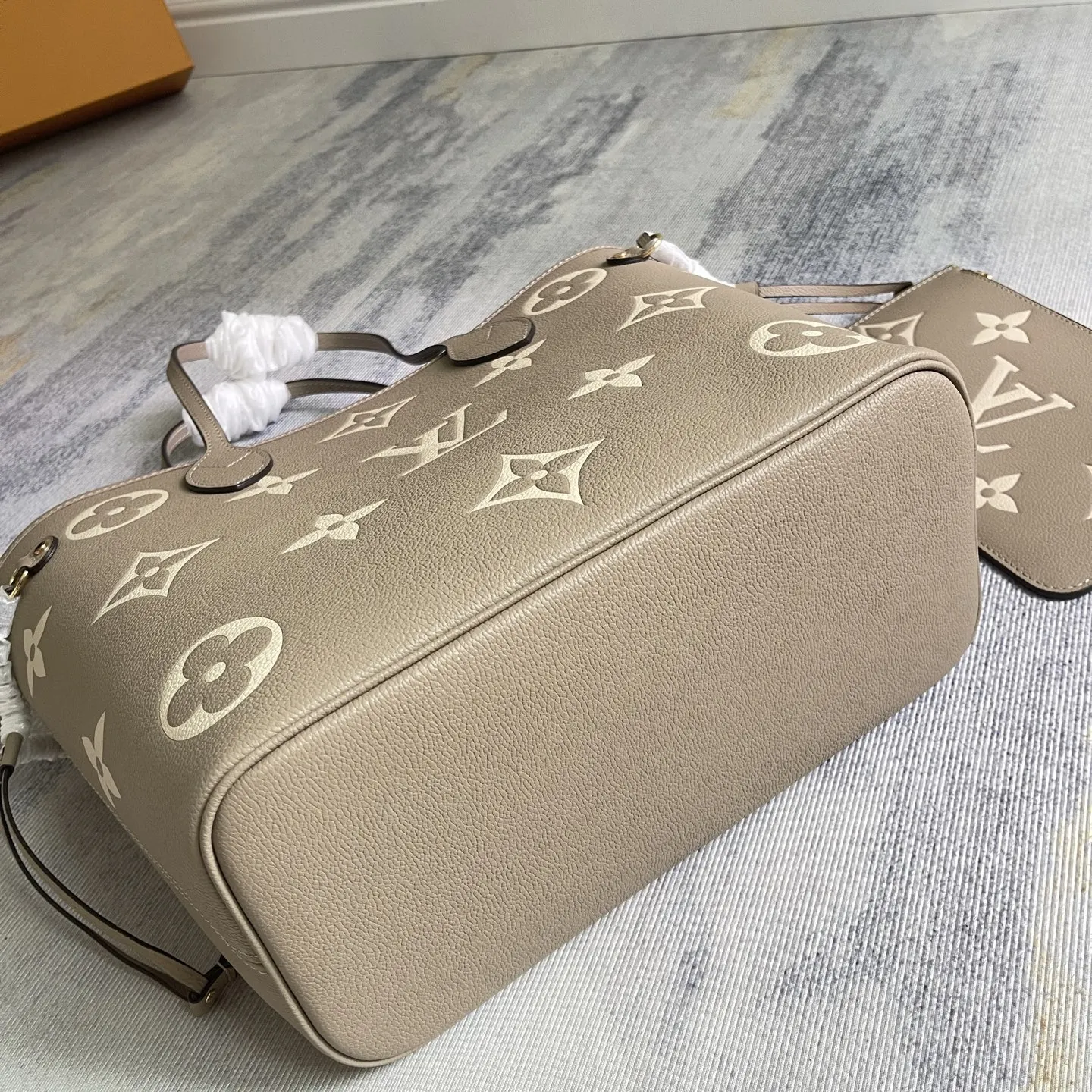 Neverfull 黑色 米白 手拿包 精致手拿款