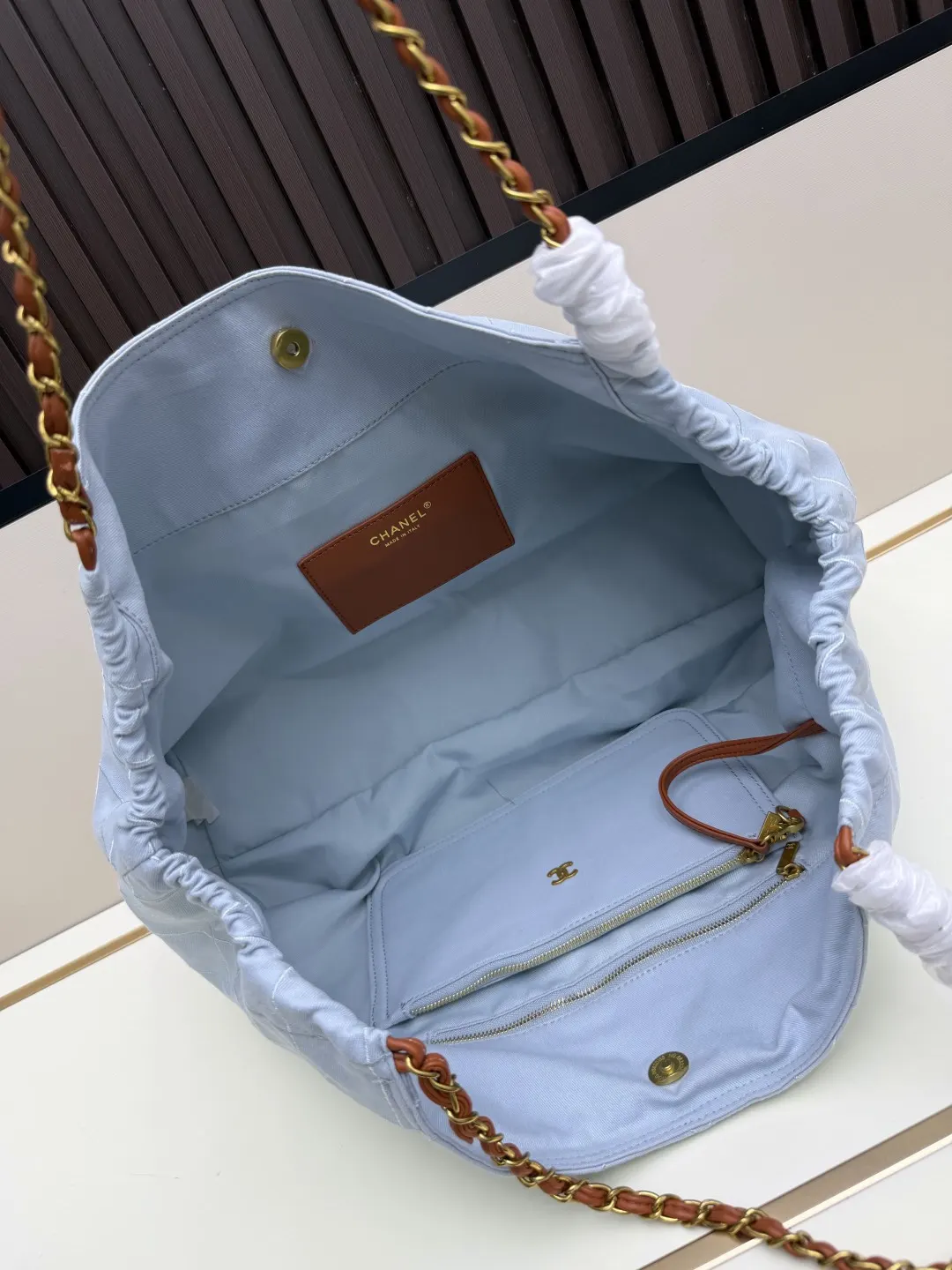 CHANEL 滩包温柔承包整个春夏的松弛感 抽绳托特自带慵懒滤 托特包 大容量托特款(數字8) CHANEL 滩包温柔承包整个春夏的松弛感 抽绳托特自带慵懒滤 托特包 大容量托特款(數字8)