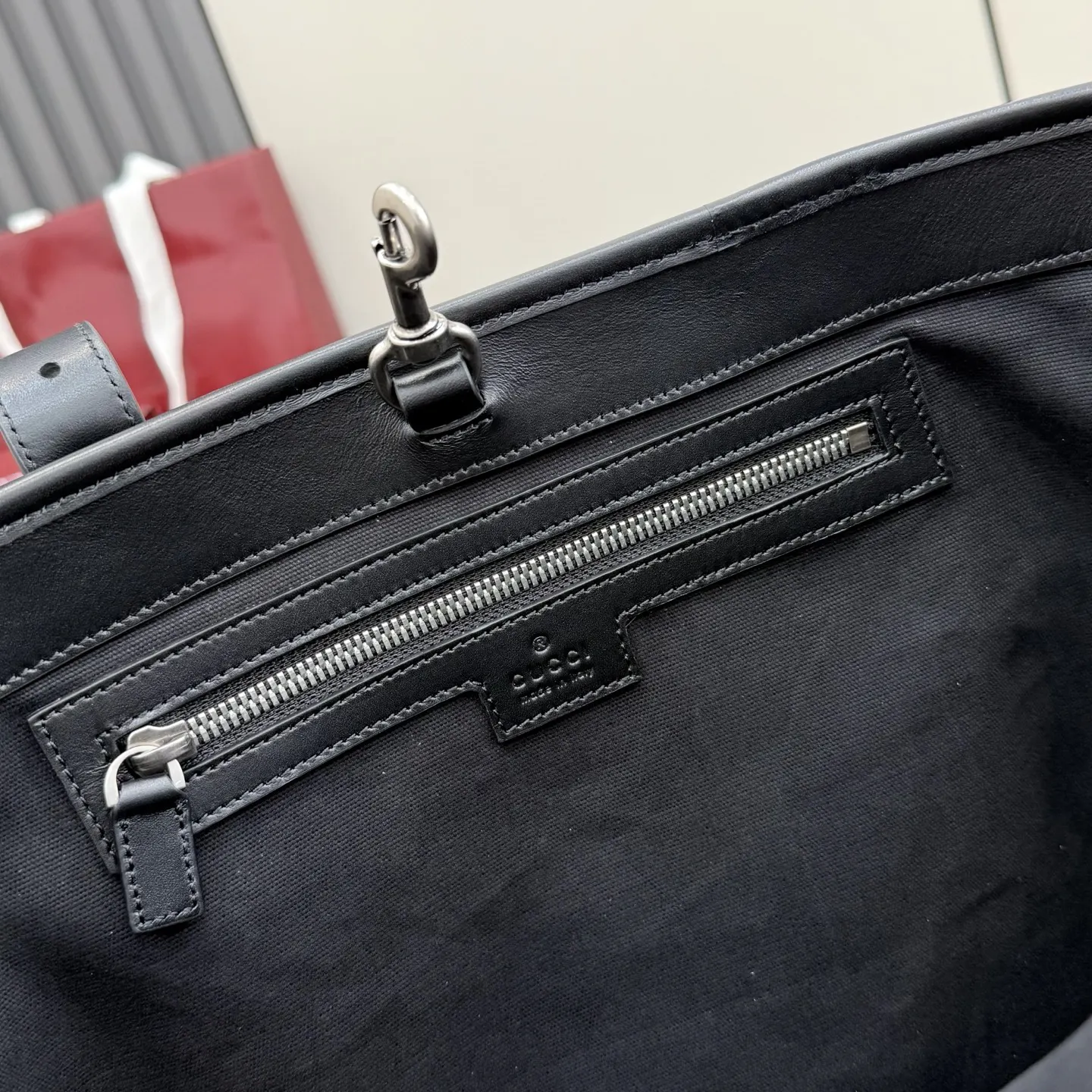 Gucci GG Emblem 黑色 皮革 托特包 大容量托特款