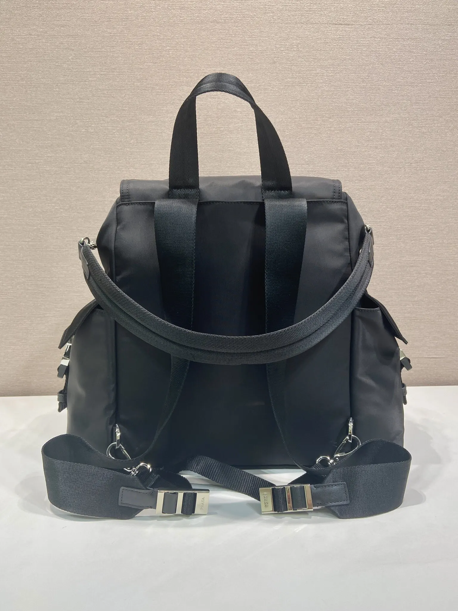Prada Re-Nylon 2VZ118 皮革 双肩包
